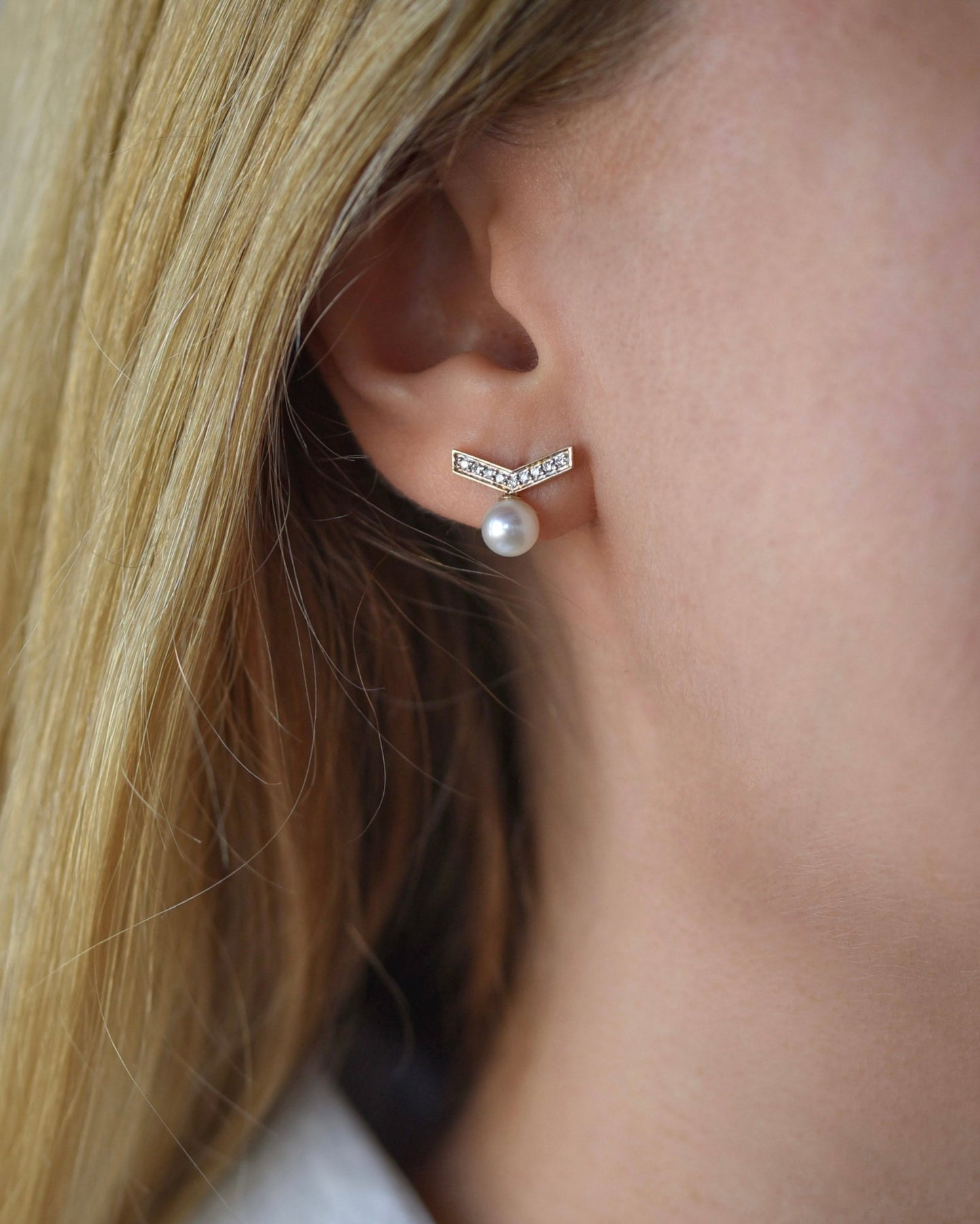 Arlene Earrings in Diamond and Pearl - 18k Gold - Lynor