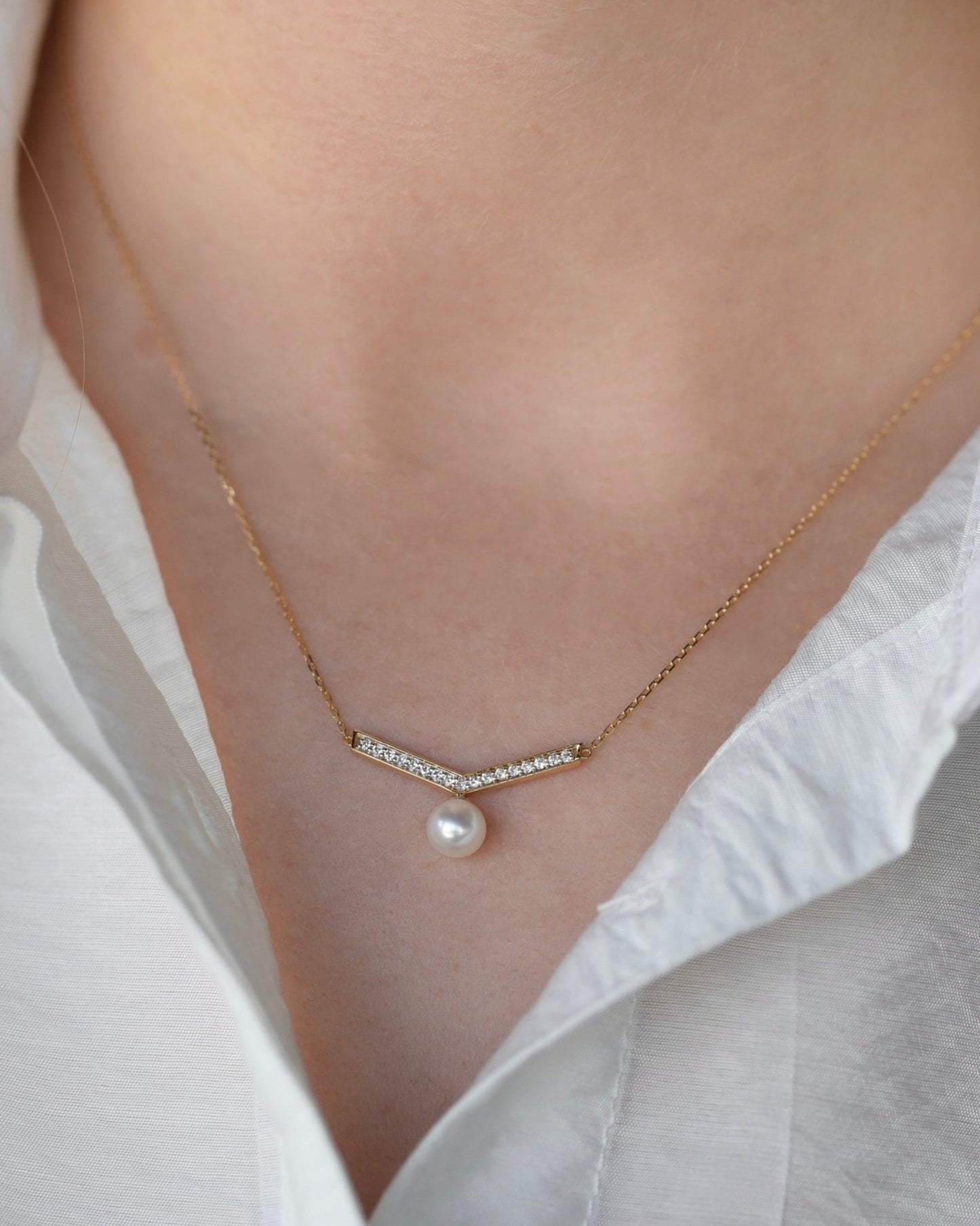 Arlene Necklace in Diamond and Freshwater Pearl - 18k Gold - Lynor