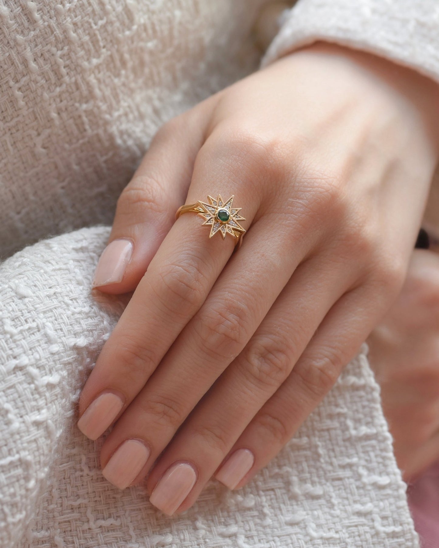 Astra Ring in Diamond and Emerald - 18k Gold - Lynor