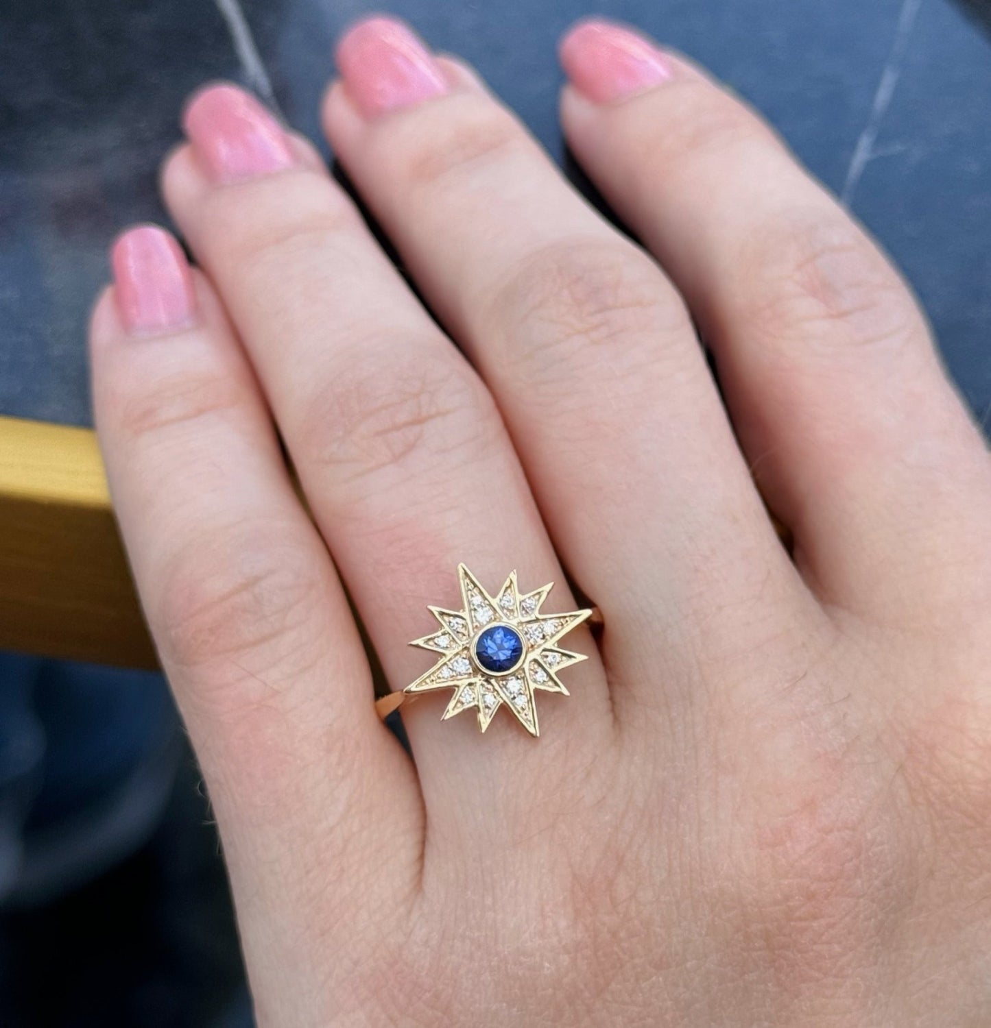 Astra Ring in Diamond and Sapphire - 18k Gold - Lynor