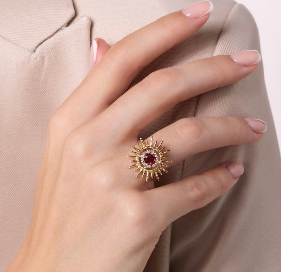 Aurore Sun Ring in Diamond and Garnet - 18k Gold - Lynor