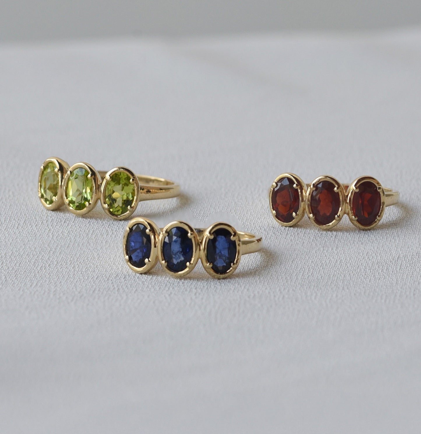 Bailey Ring in Garnet - 18k Gold - Lynor