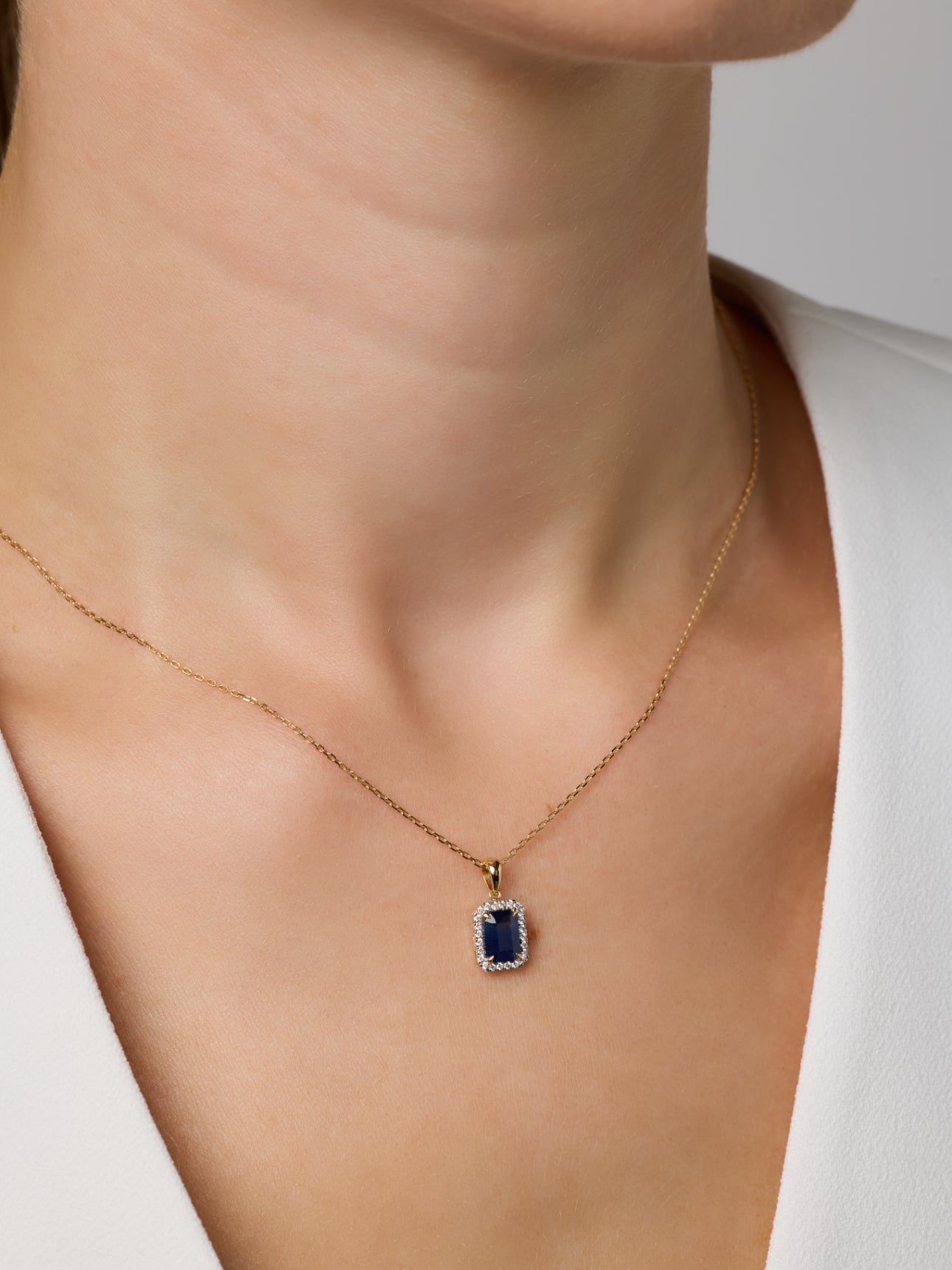 Celeste Necklace in Diamond and Sapphire - 18k Gold - Lynor
