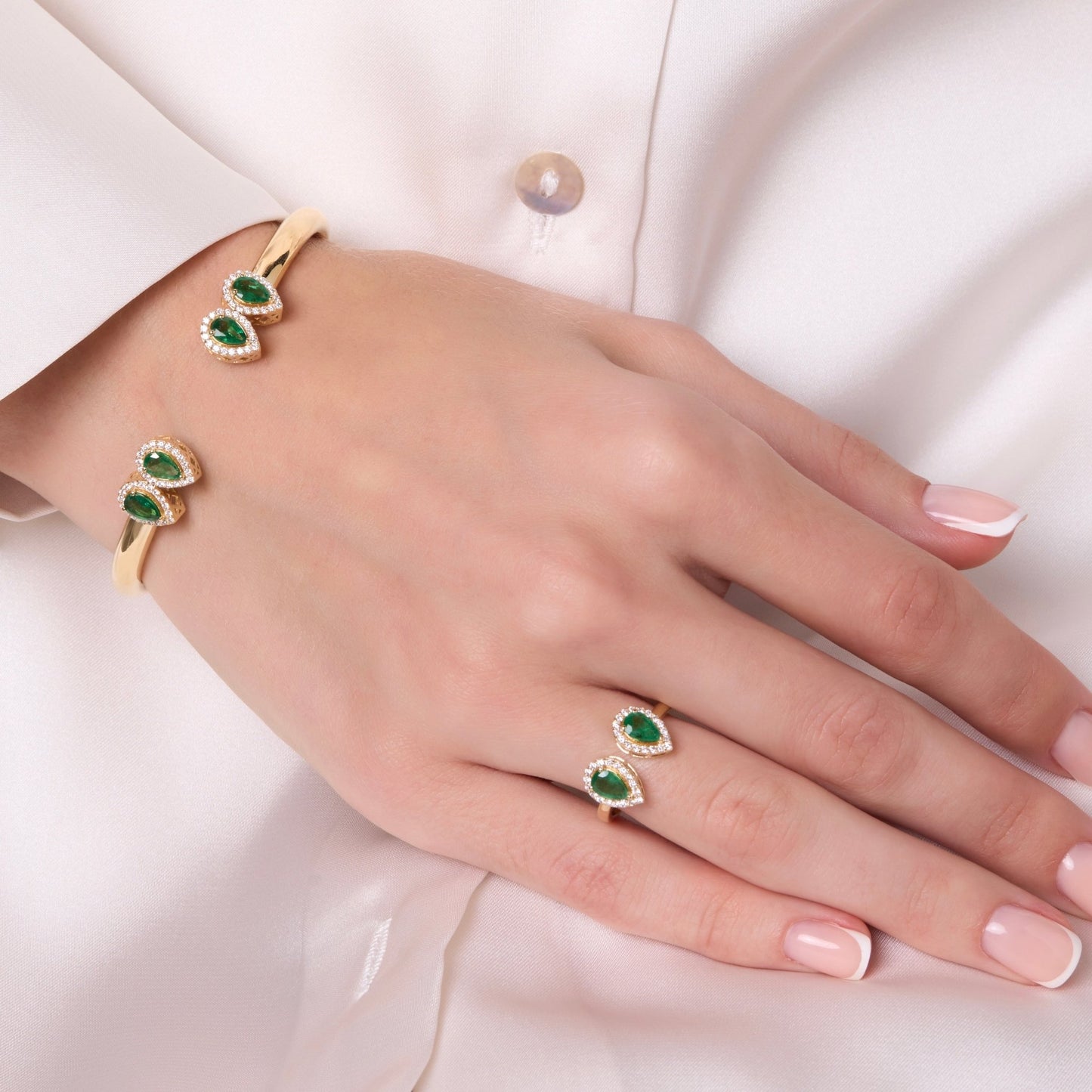 Double Pear Ring in Diamond and Emerald - 18k Gold - Lynor