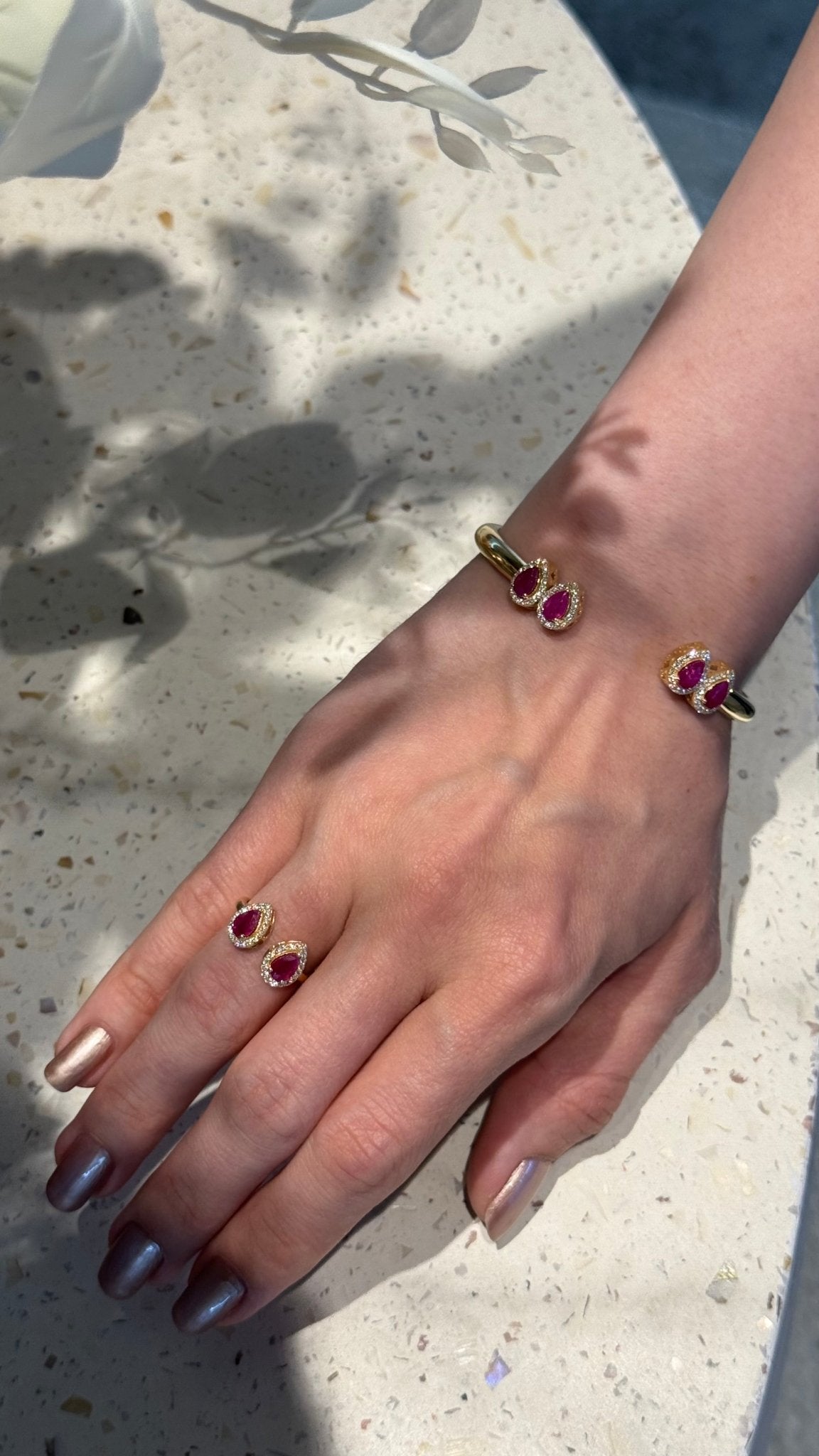 Double Pear Ring in Diamond and Ruby - 18k Gold - Lynor
