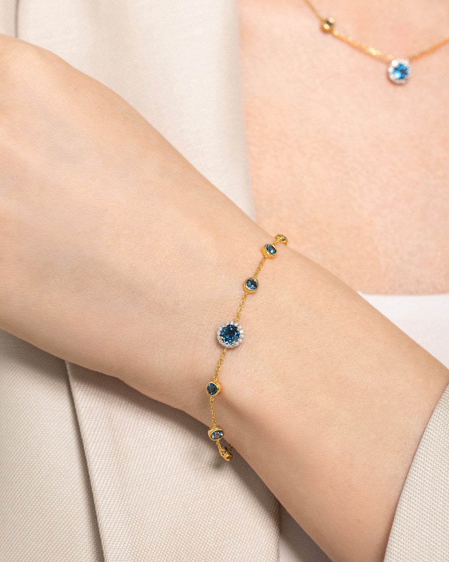 Elona Bracelet in Diamond and Topaz - 18k Gold - Lynor