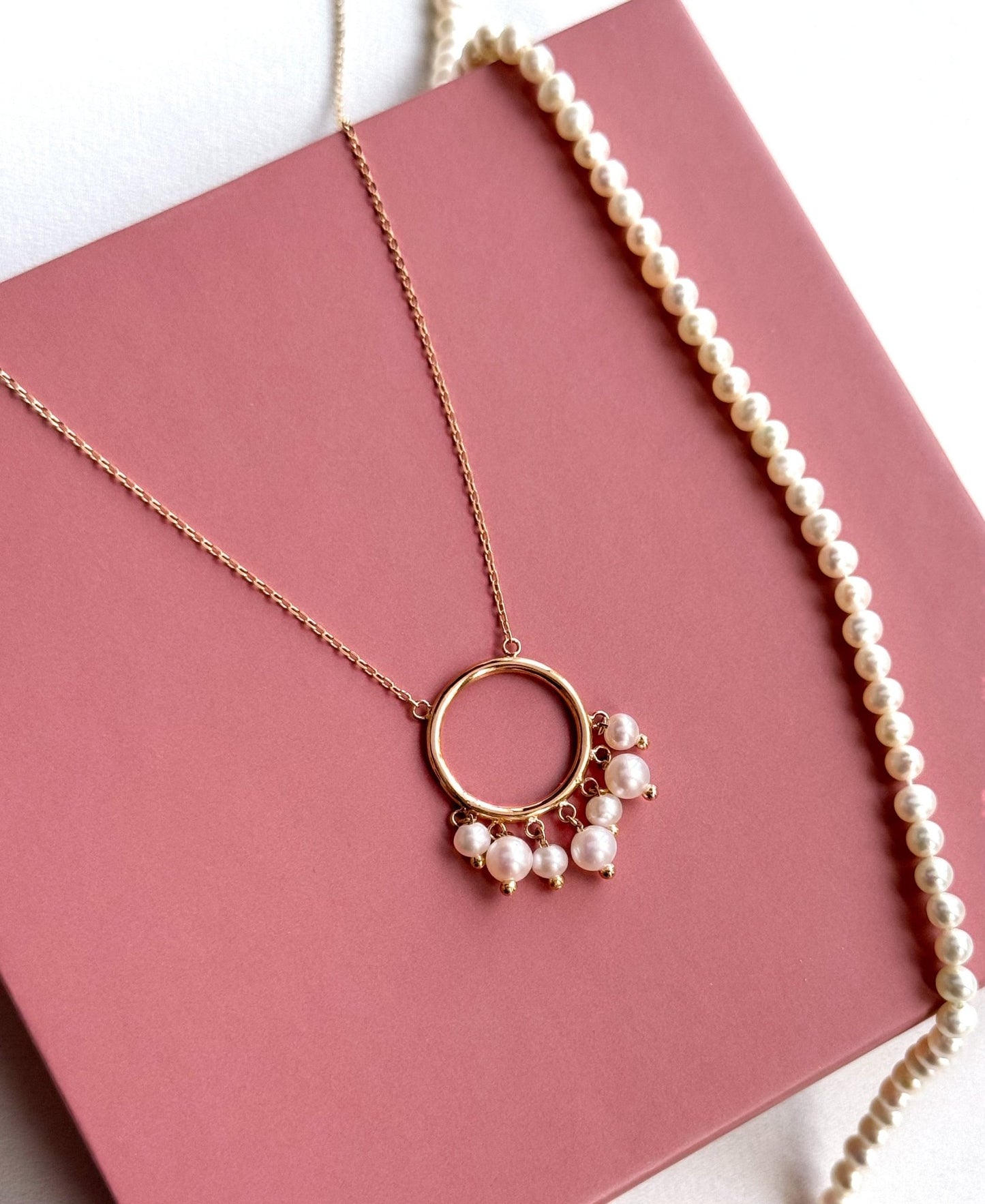 Elvy Necklace in Freshwater Pearl - 18k Gold - Lynor