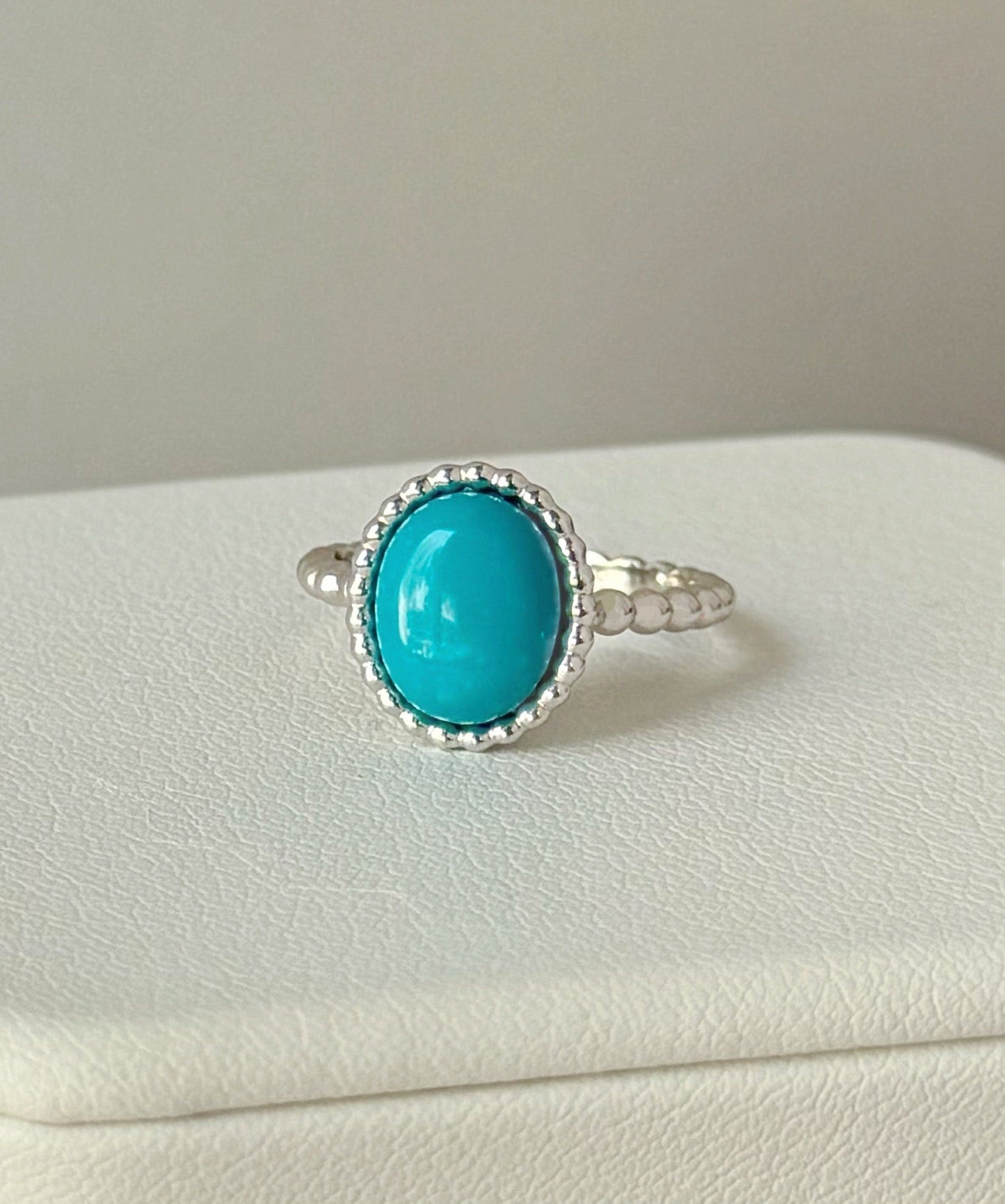 Fairuz Ring in White Gold - 18k Gold - Lynor