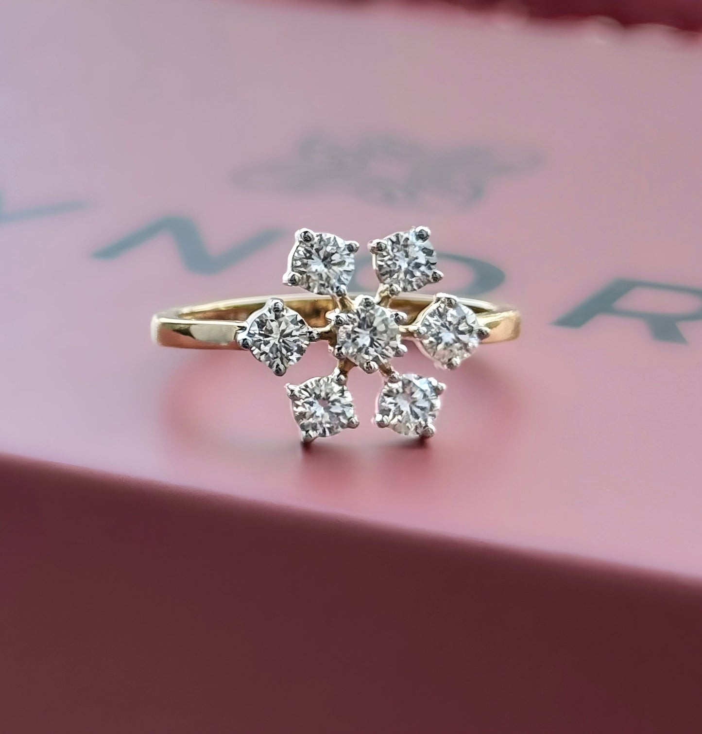 Flower Ring in Lab - Grown Diamond - 18k Gold - Lynor