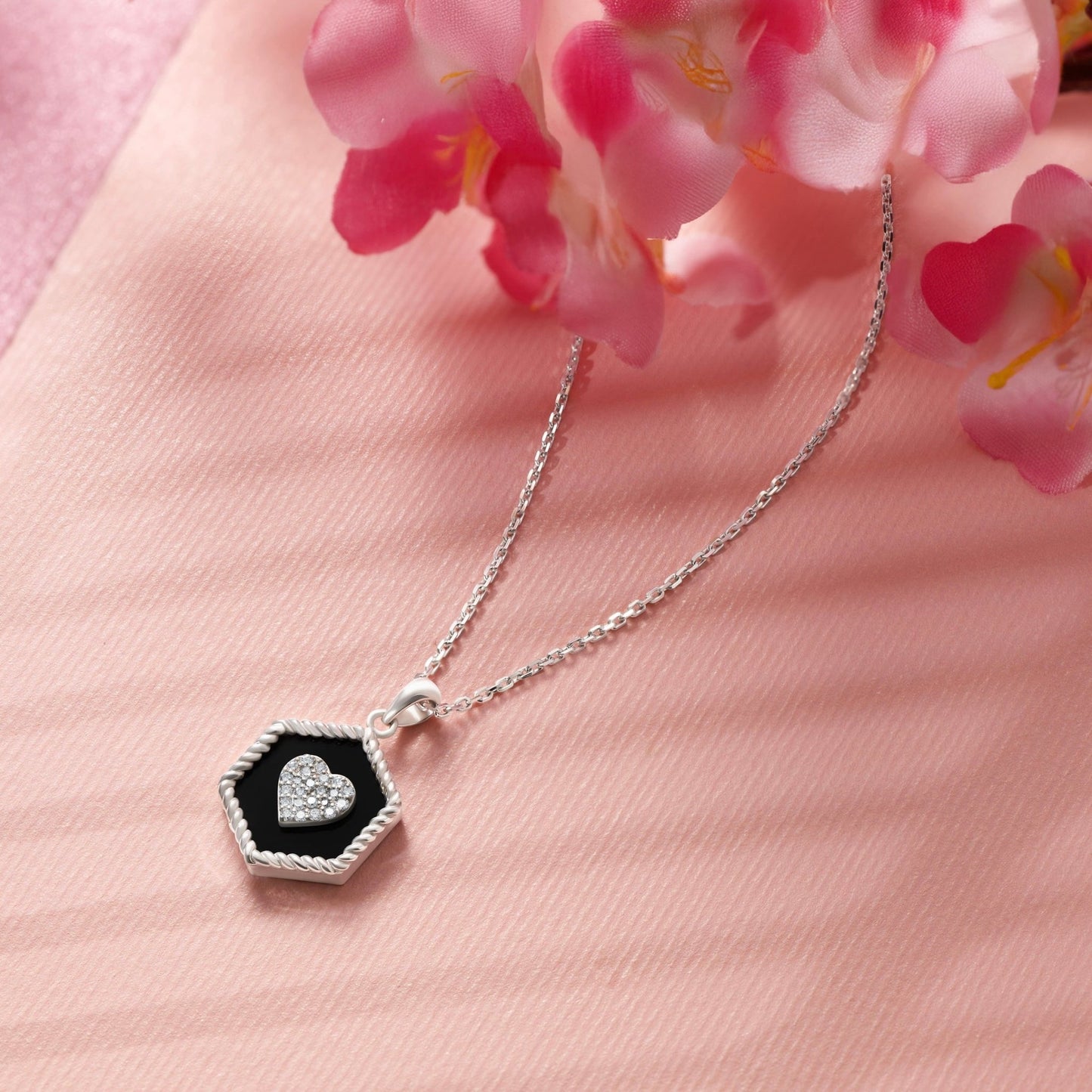 Hexa Love Necklace in Diamond & Onyx - 18k Gold - Lynor