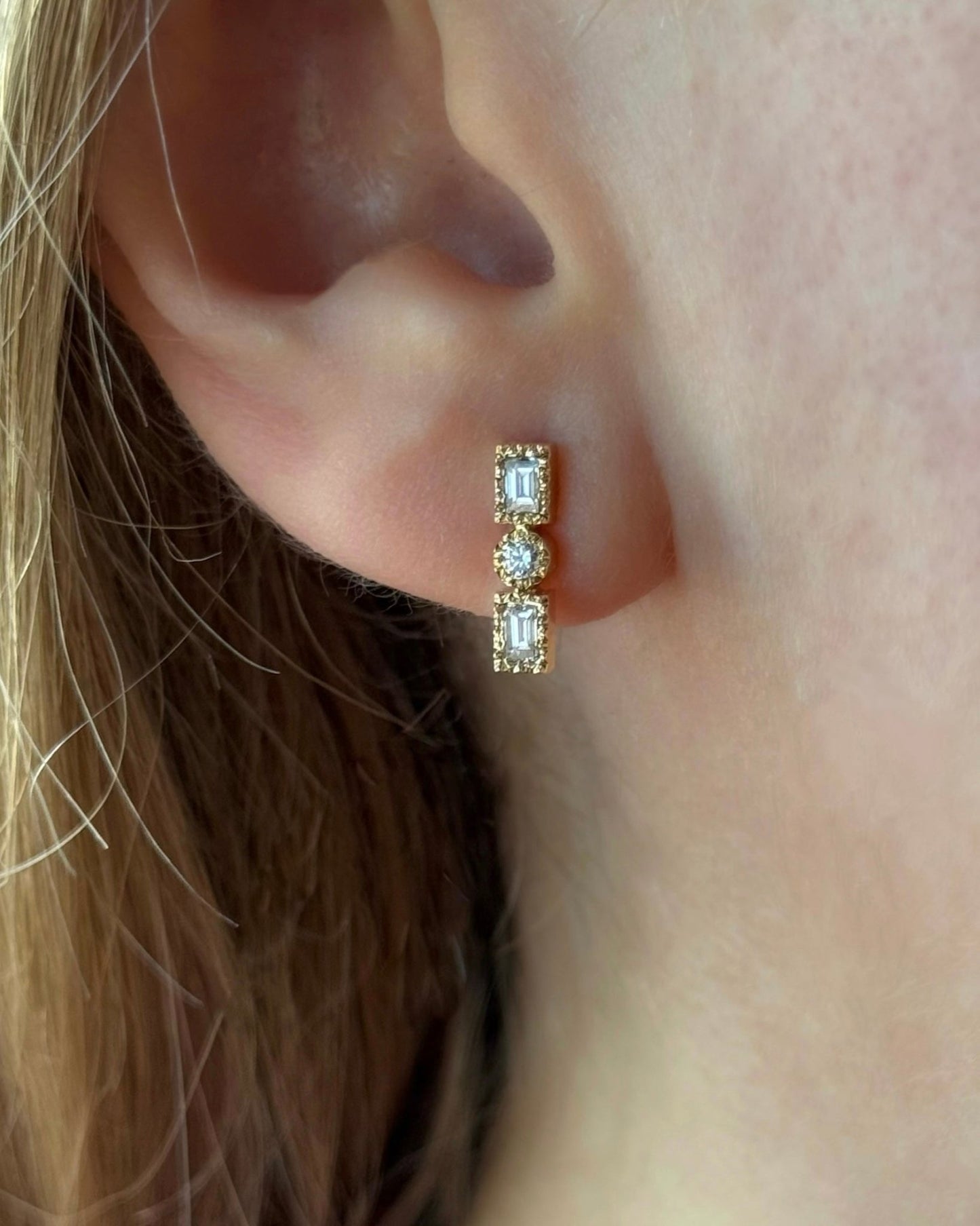 Logan Earrings in Diamond - 18k Gold - Lynor