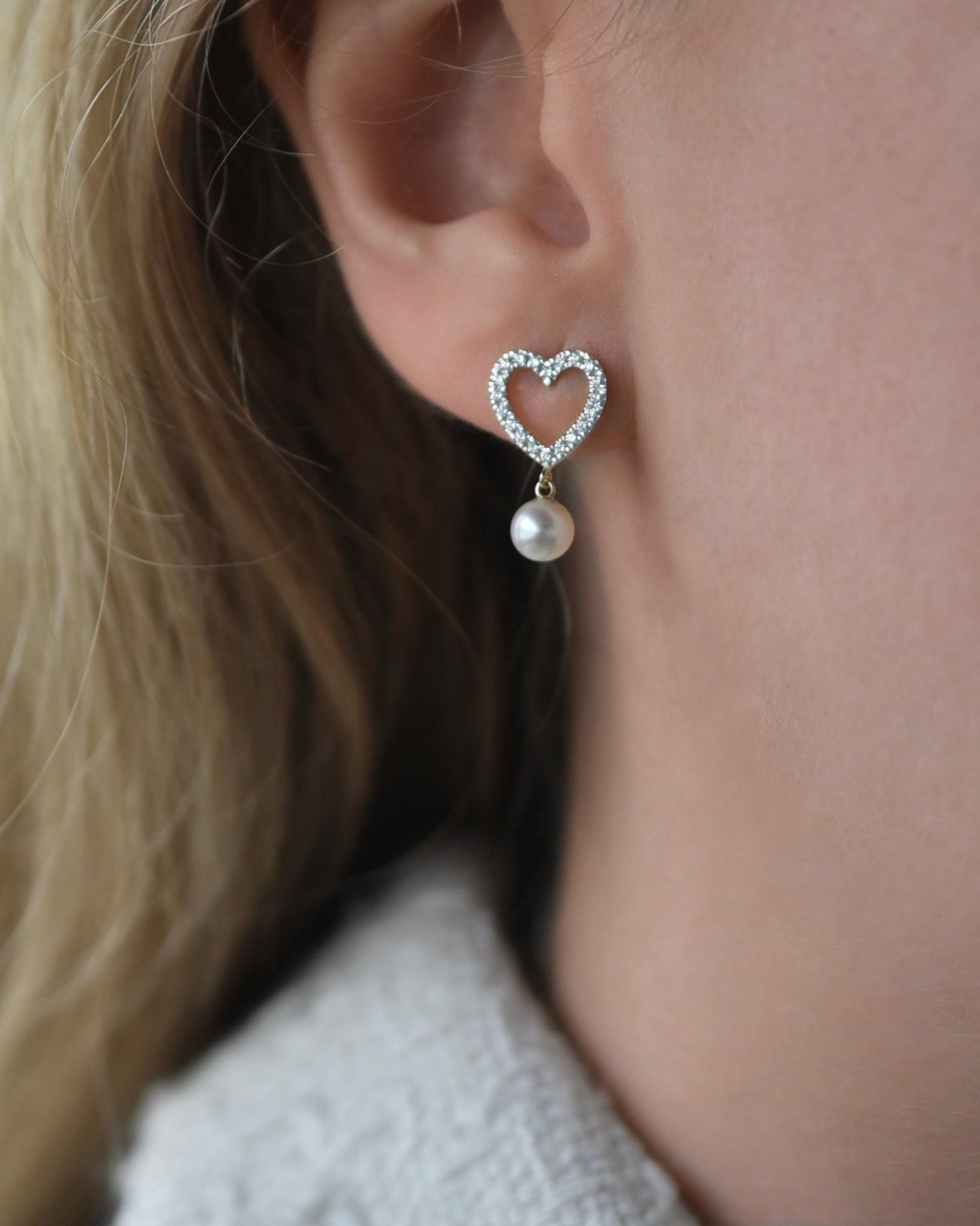 Mariel Earrings in Diamond and Pearl - 18k Gold - Lynor