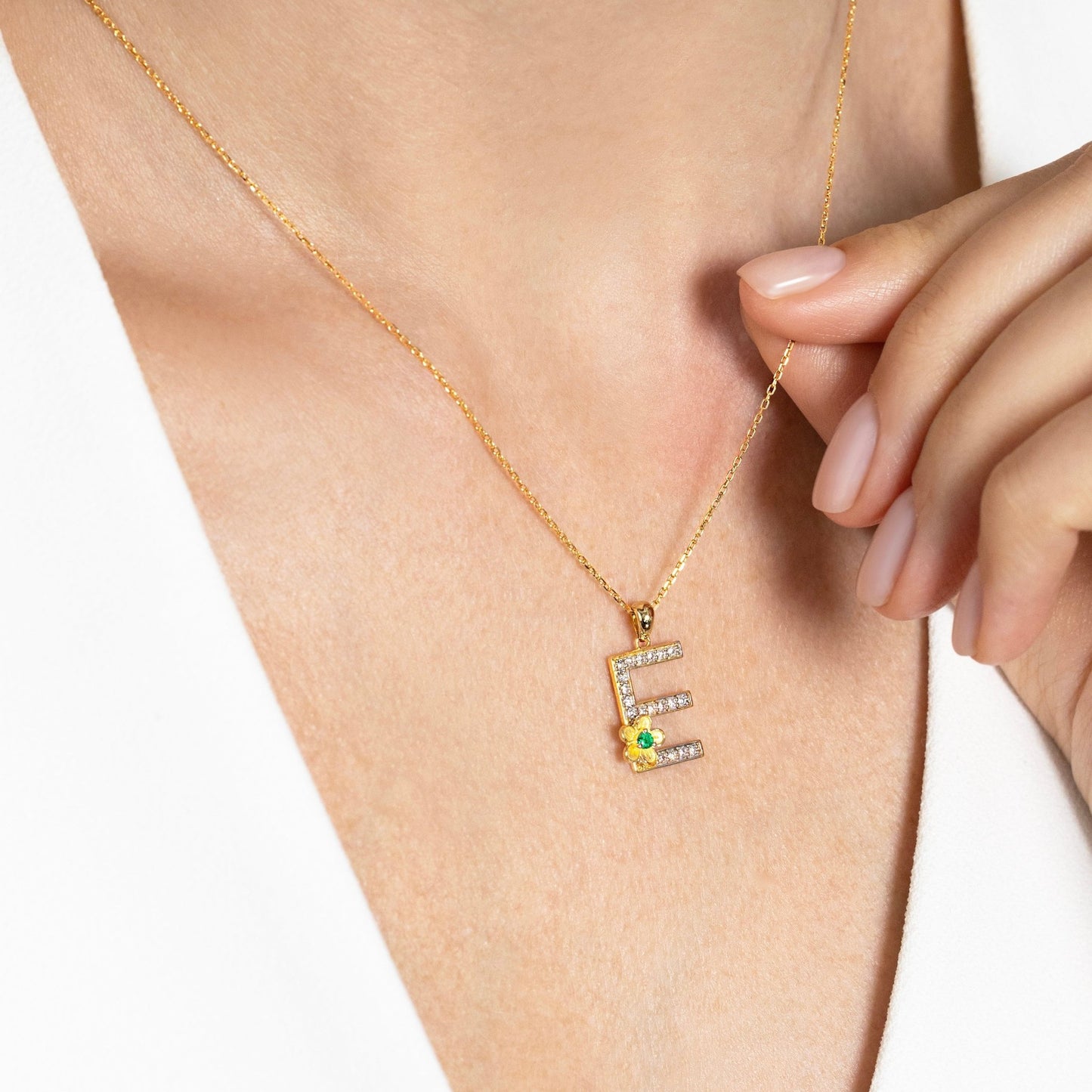 My Rose E Letter Necklace in Diamond - 18k Gold - Lynor