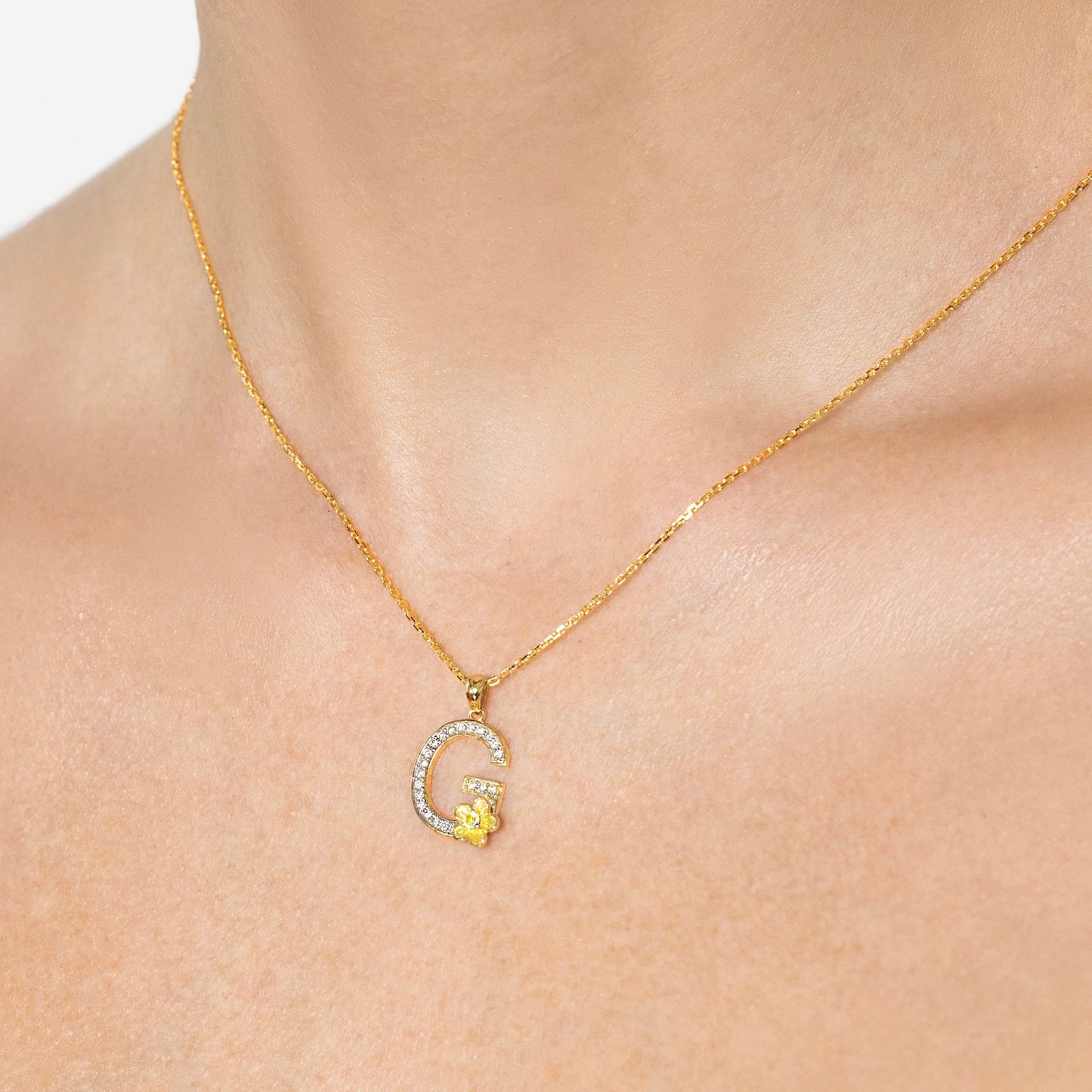 My Rose G Letter Necklace in Diamond - 18k Gold - Lynor