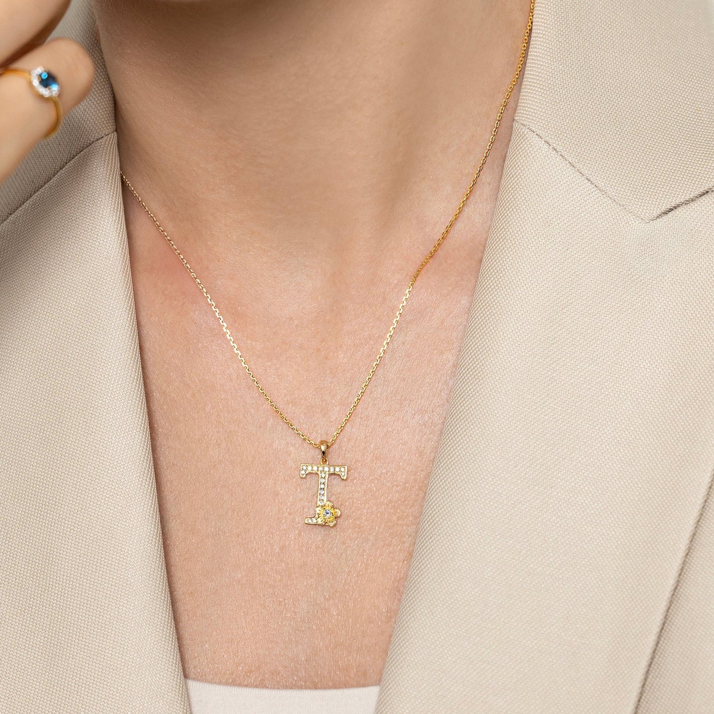 My Rose T Letter Necklace in Diamond - 18k Gold - Lynor
