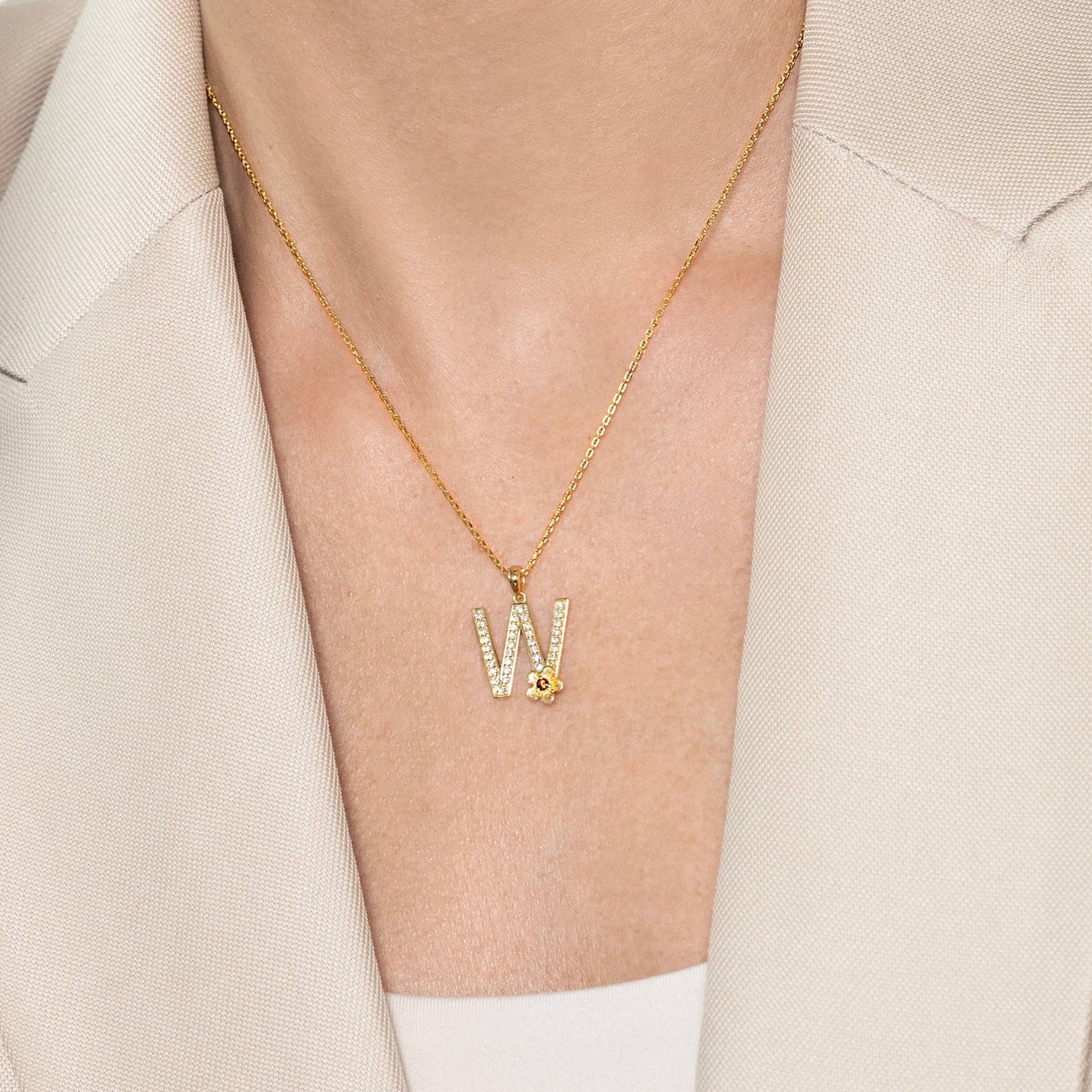 My Rose W Letter Necklace in Diamond - 18k Gold - Lynor