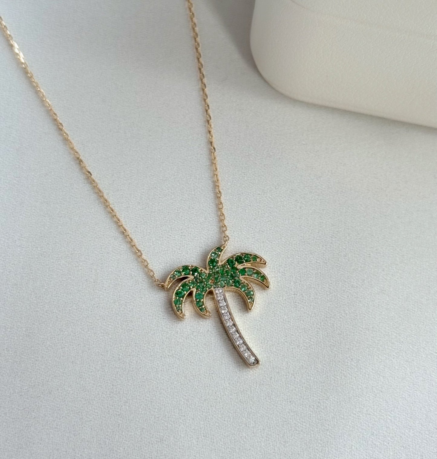 Nakhla Necklace in Diamond and Emerald - 18k Gold - Lynor