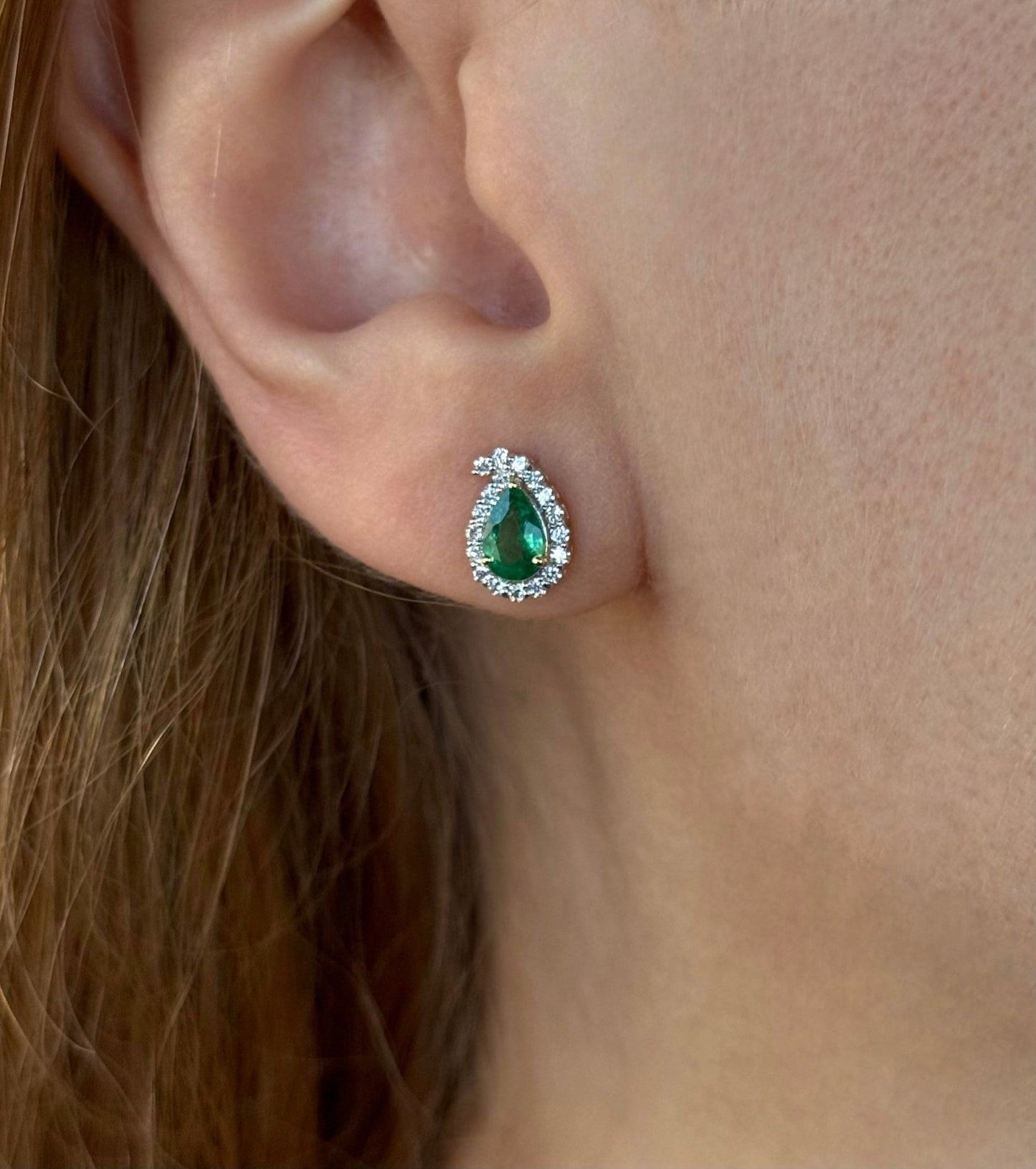 Paisley Earrings in Diamond and Emerald - 18k Gold - Lynor