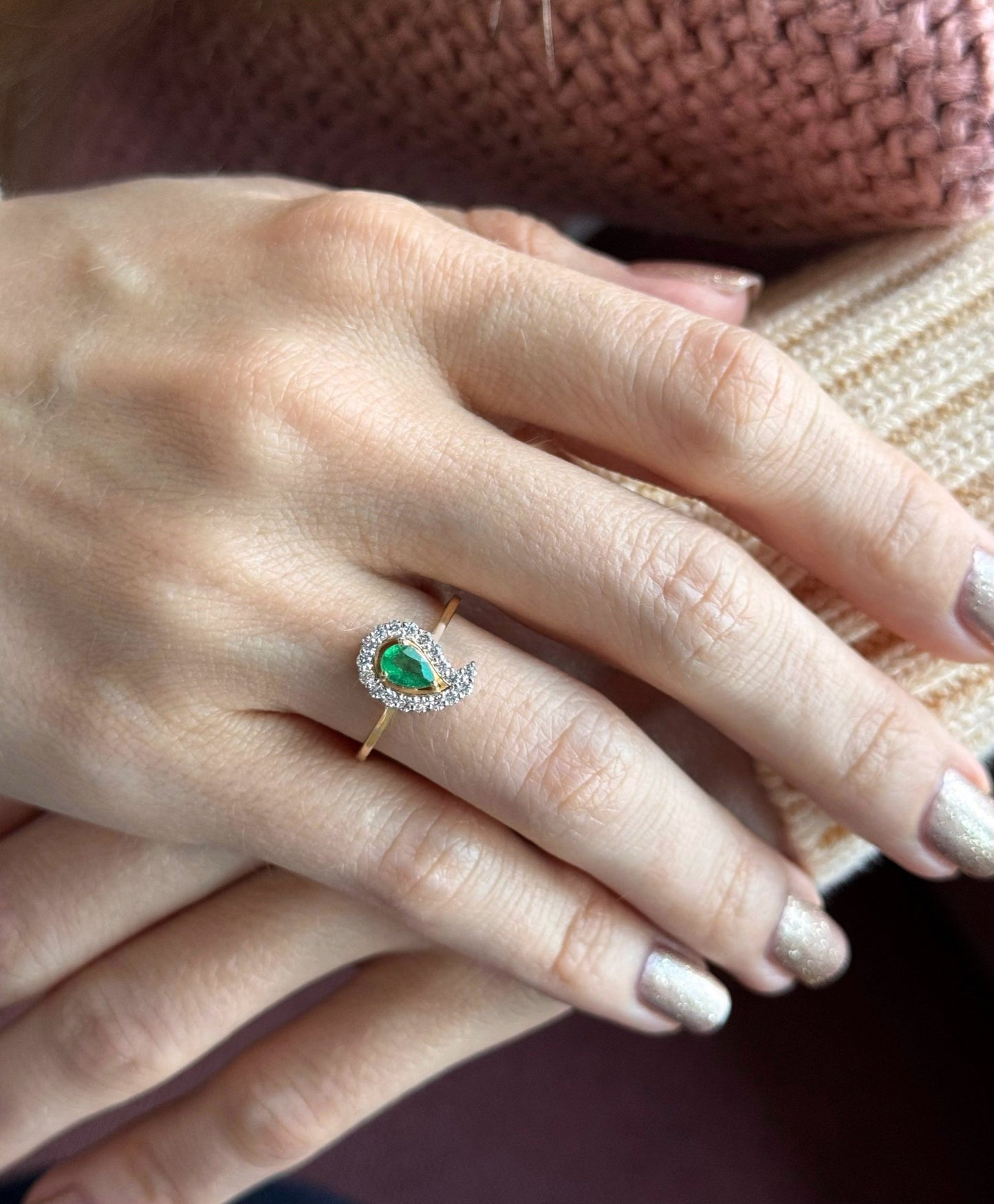 Paisley Ring in Diamond and Emerald - 18k Gold - Lynor