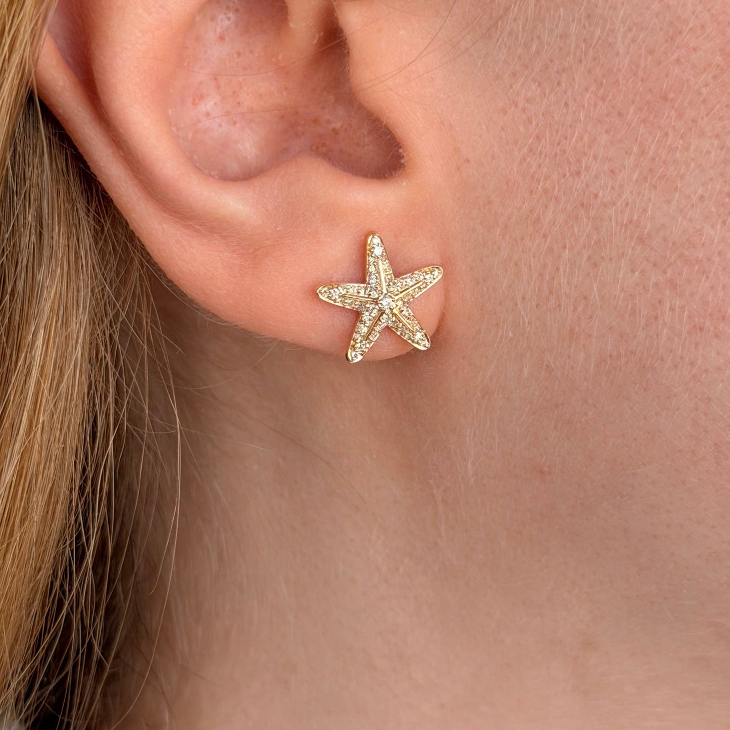Starfish Earrings in Diamond - 18k Gold - Lynor