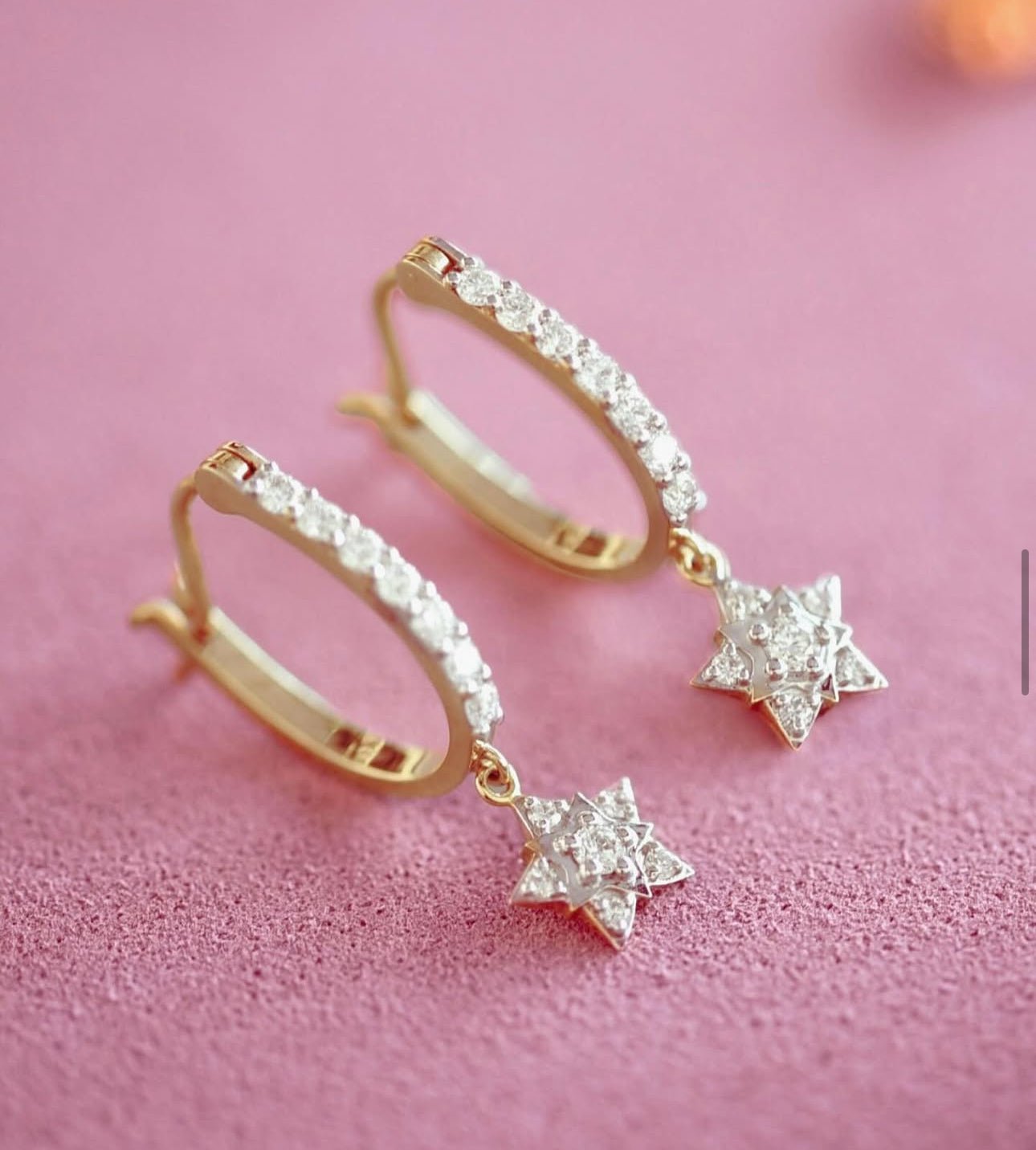Stella Huggie Earrings in Diamond - 18k Gold - Lynor