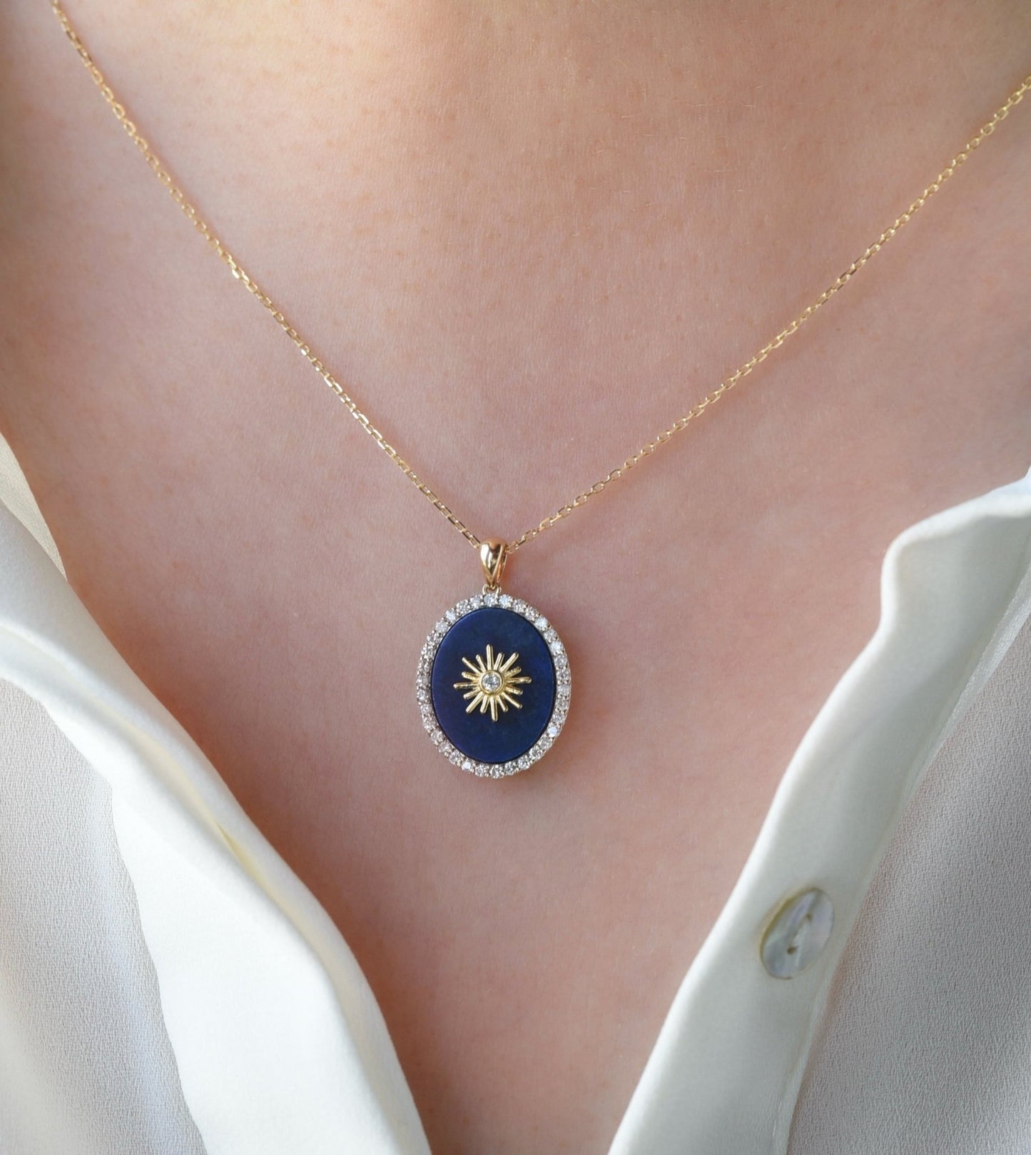 Sun Oval Necklace in Diamond and Lapis Lazuli - 18k Gold - Lynor