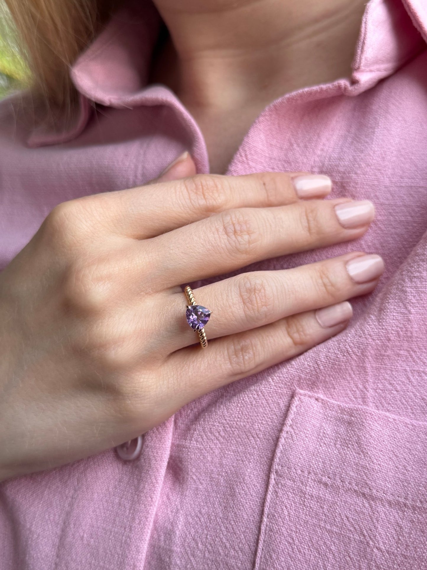 Trilliant Twist Ring in Amethyst - 18k Gold - Lynor