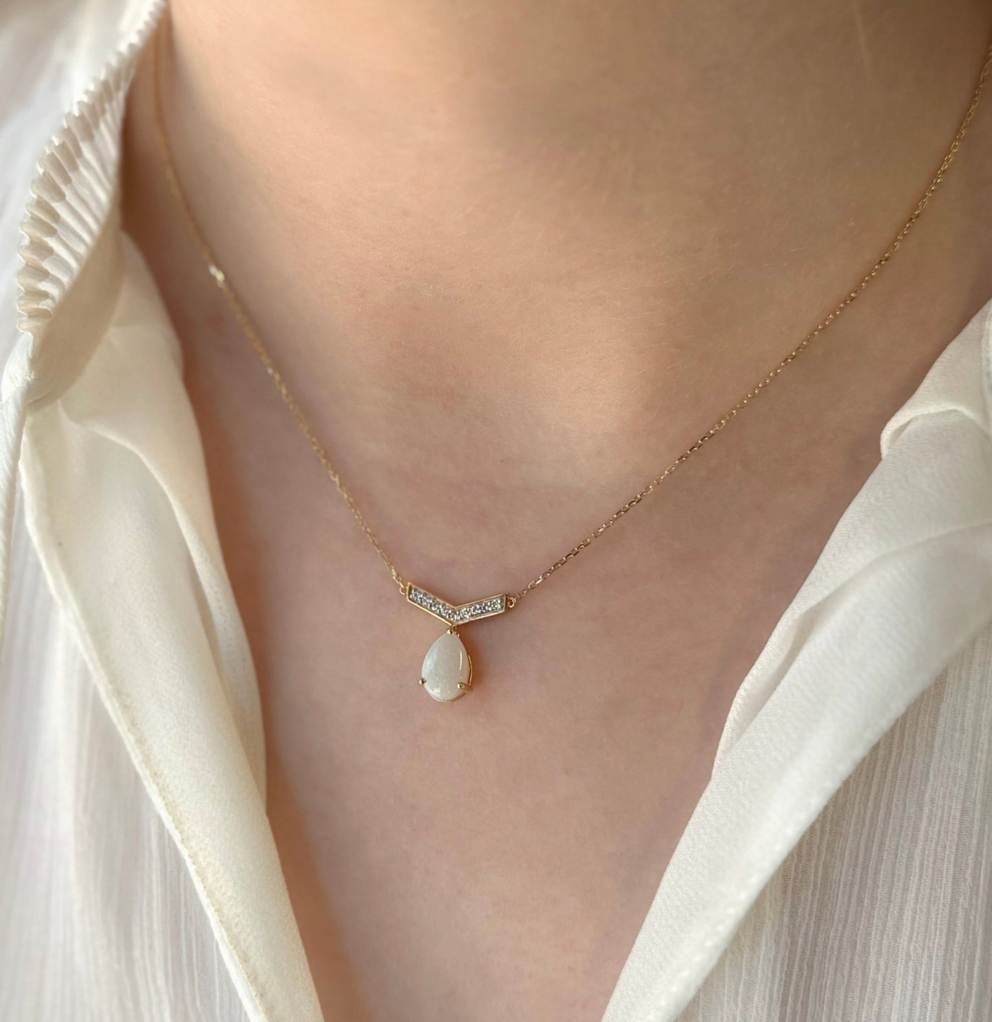 Victoria Necklace in Diamond and Opal - 18k Gold - Lynor