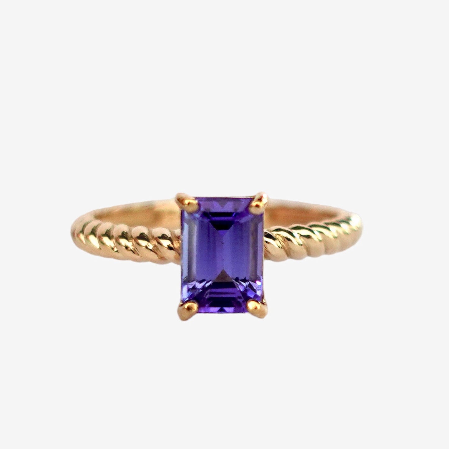 Briana Ring in Tanzanite - 18k Gold - Lynor