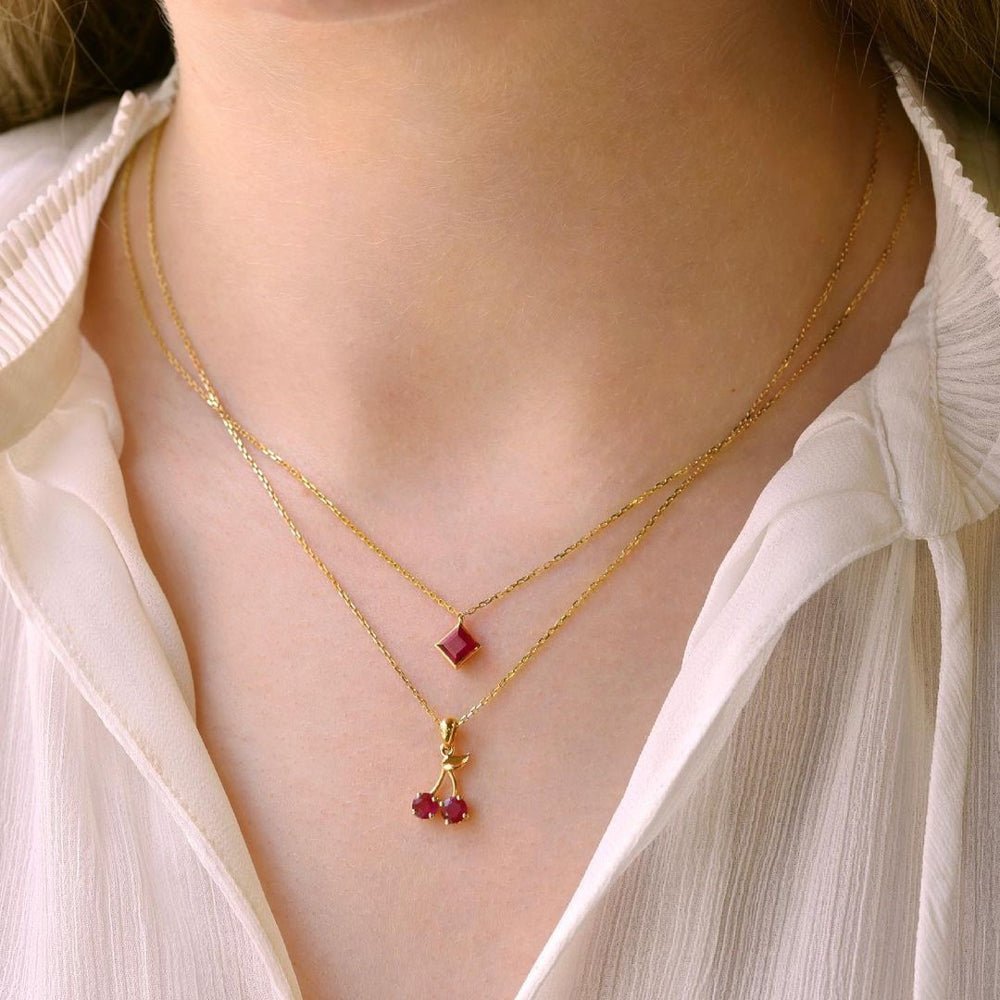 Cherry Necklace in Ruby - 18k Gold - Ly