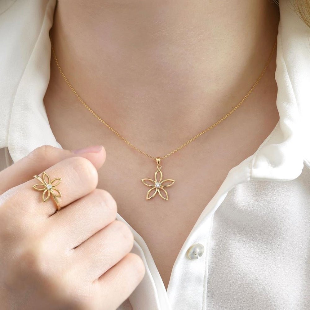 Daisy Ring in Diamond - 18k Gold - Ly
