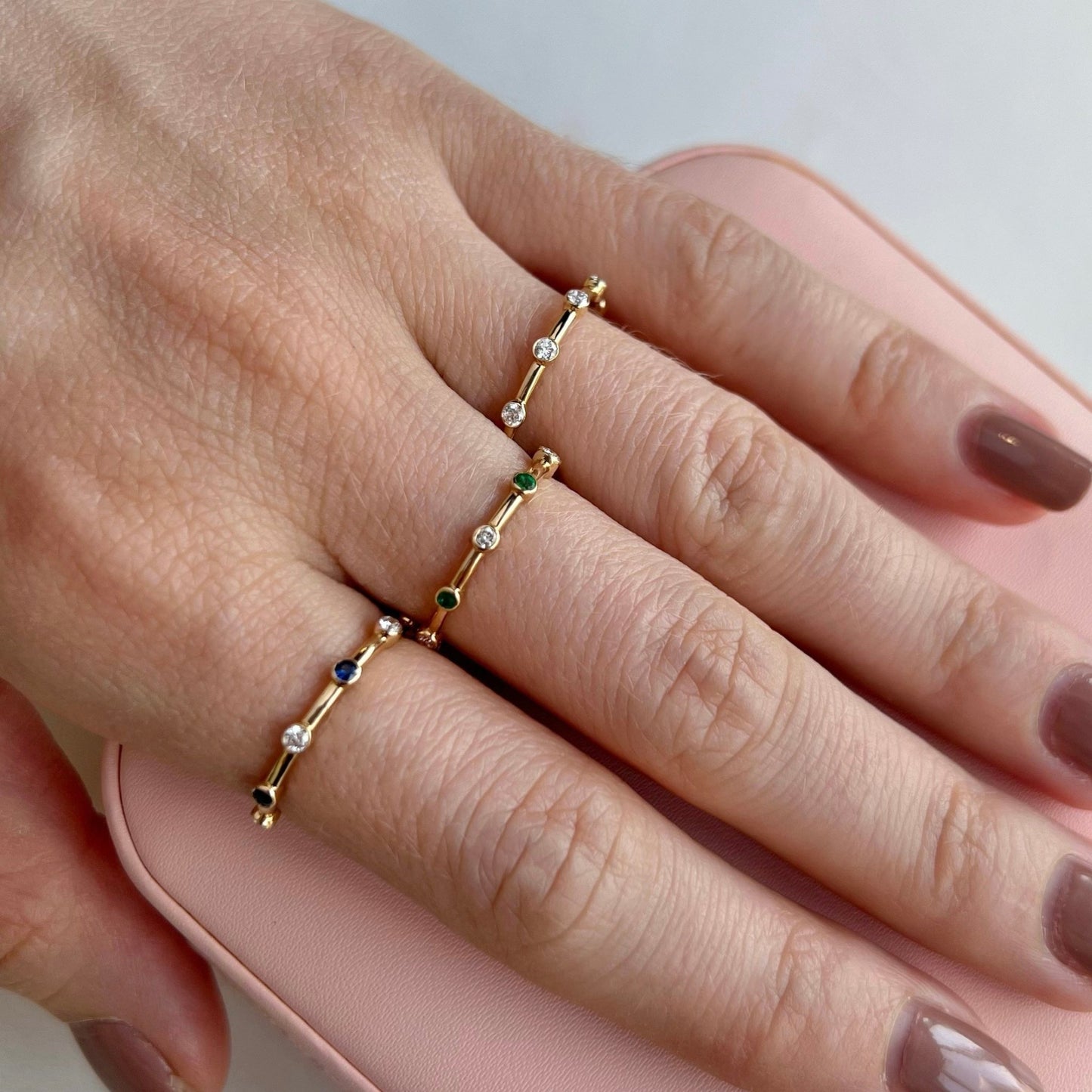 Dotted Ring in Diamond and Emerald - 18k Gold - Lynor