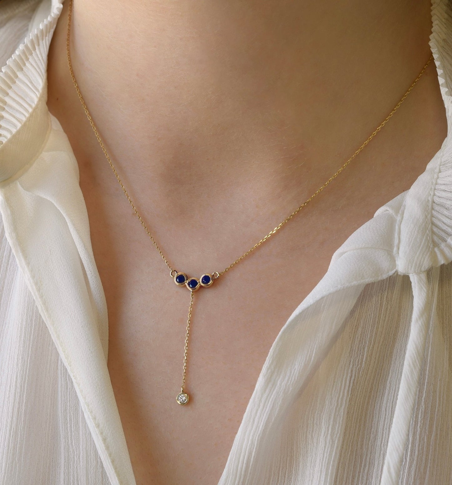 Eleni Necklace in Diamond and Sapphire - 18k Gold - Lynor