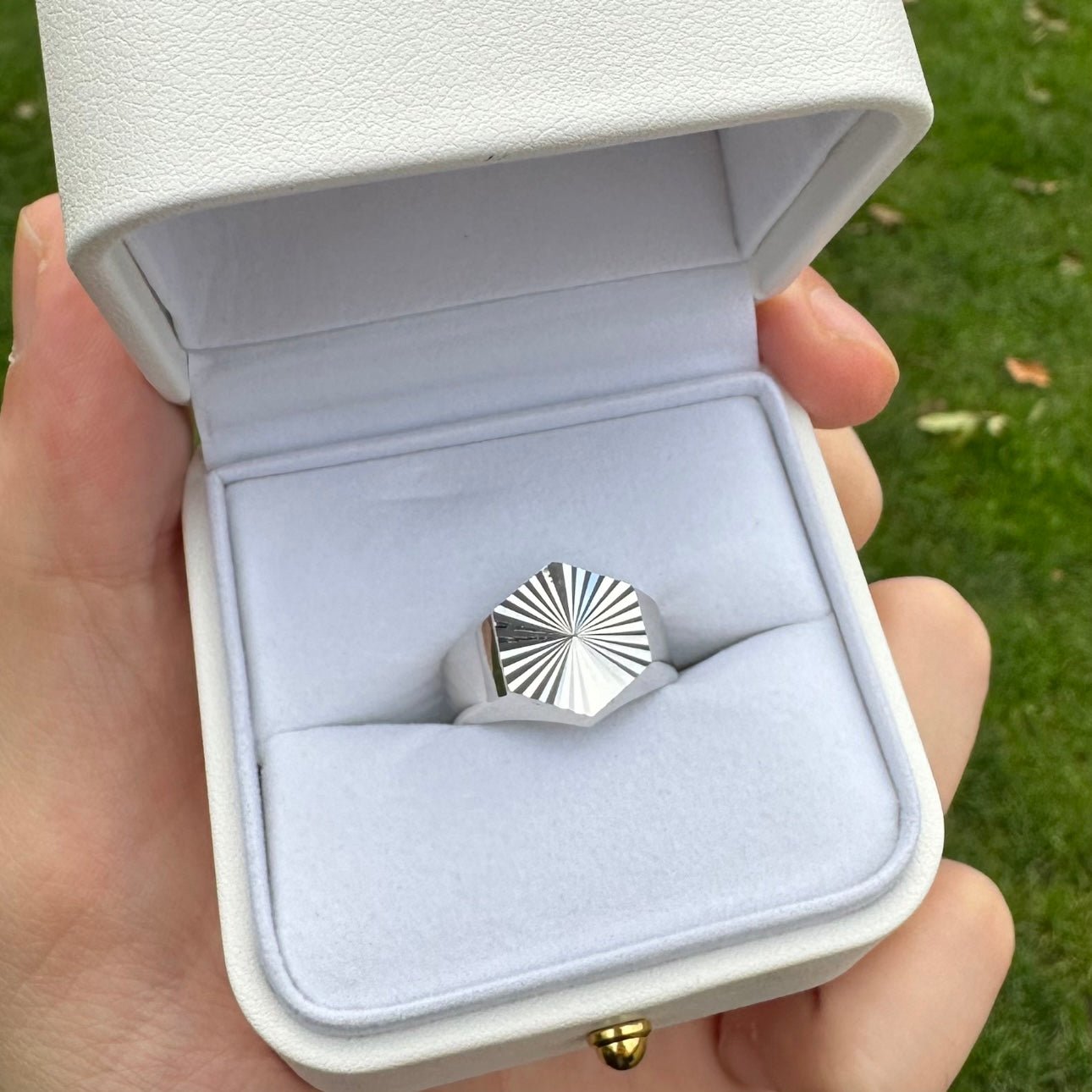 Faceted Hexa Ring - Platinum, for him - 18k Gold - Lynor