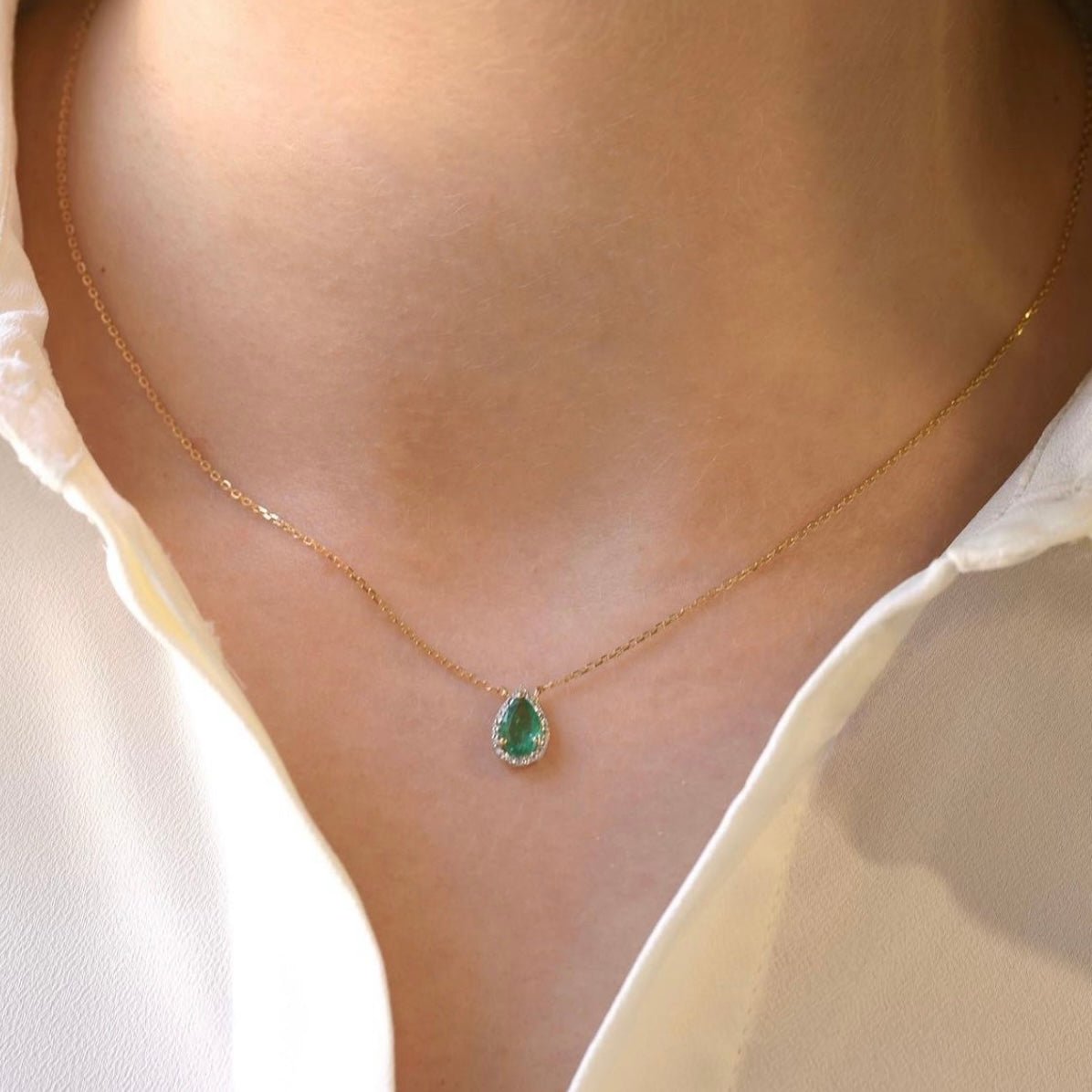 Garda Necklace in Diamond and Emerald - 18k Gold - Lynor