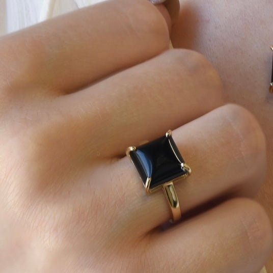 Heidi Ring in Black Onyx - 18k Gold - Lynor