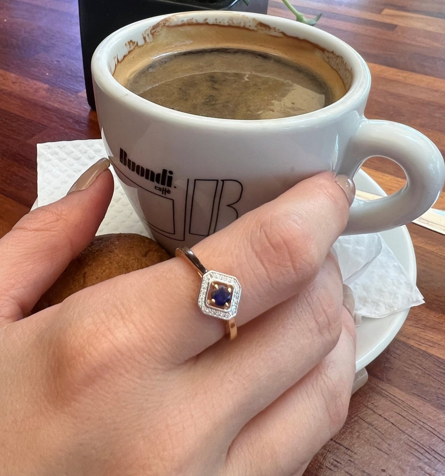 Helen Ring in Diamond and Sapphire - 18k Gold - Lynor