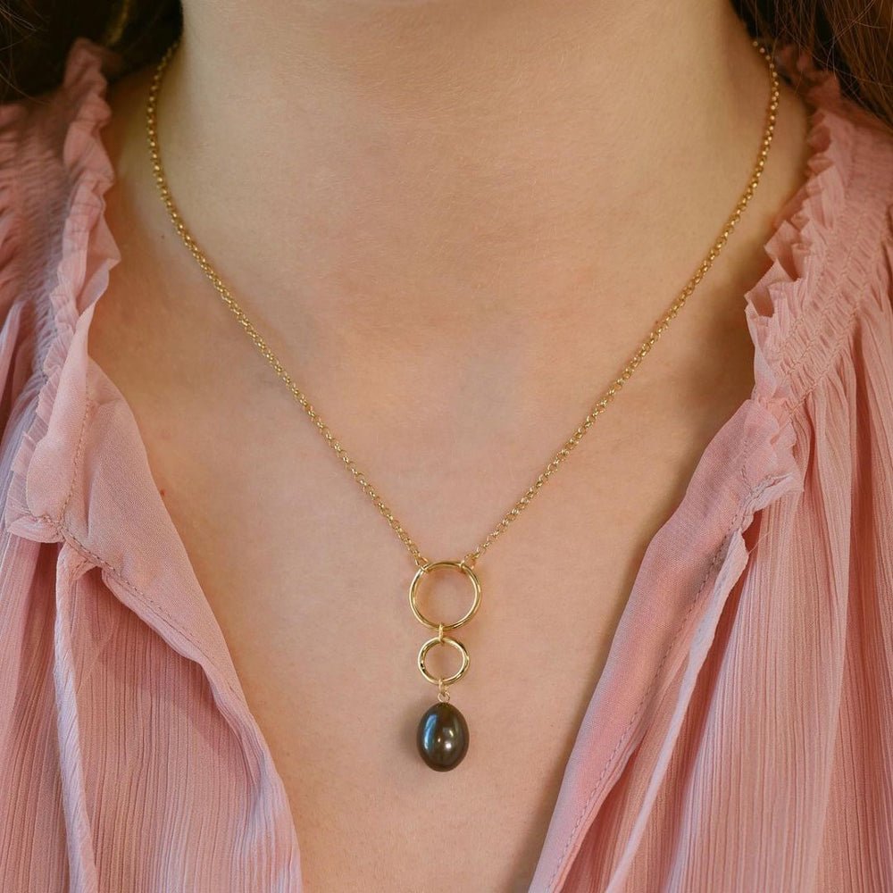 Lille Necklace in Black Freshwater Pearl - 18k Gold - Ly