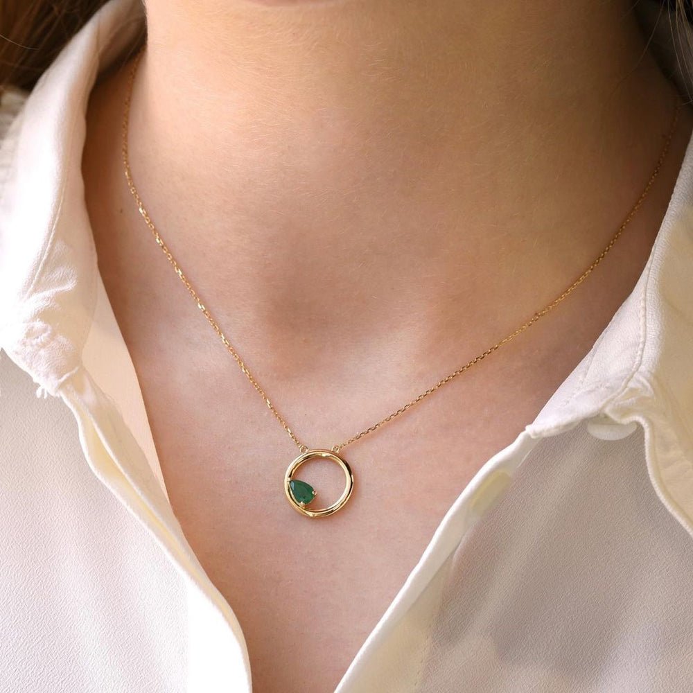 Lyric Necklace in Emerald - 18k Gold - Ly
