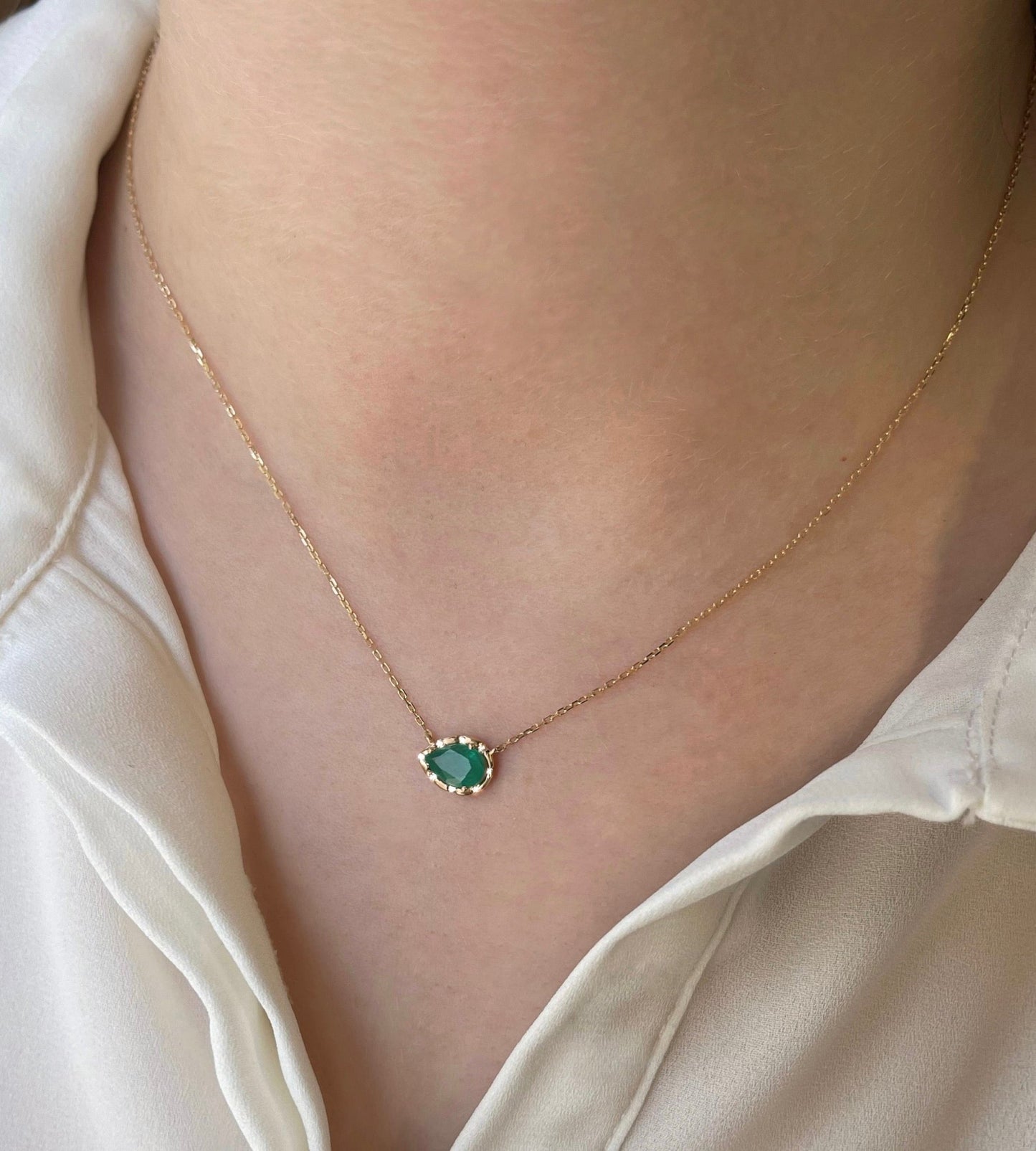 Ralda Necklace in Diamond and Emerald - 18k Gold - Lynor