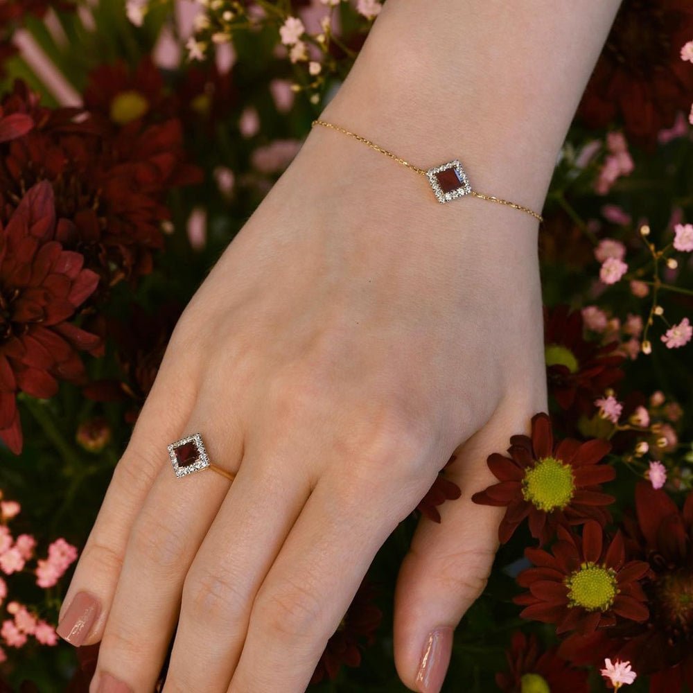 Roda Ring in Diamond and Garnet - 18k Gold - Ly