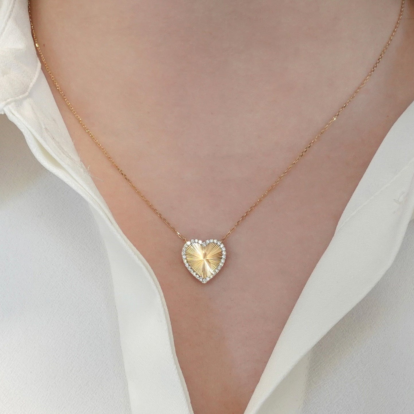 Shiny Heart Necklace - 18k Gold - Lynor