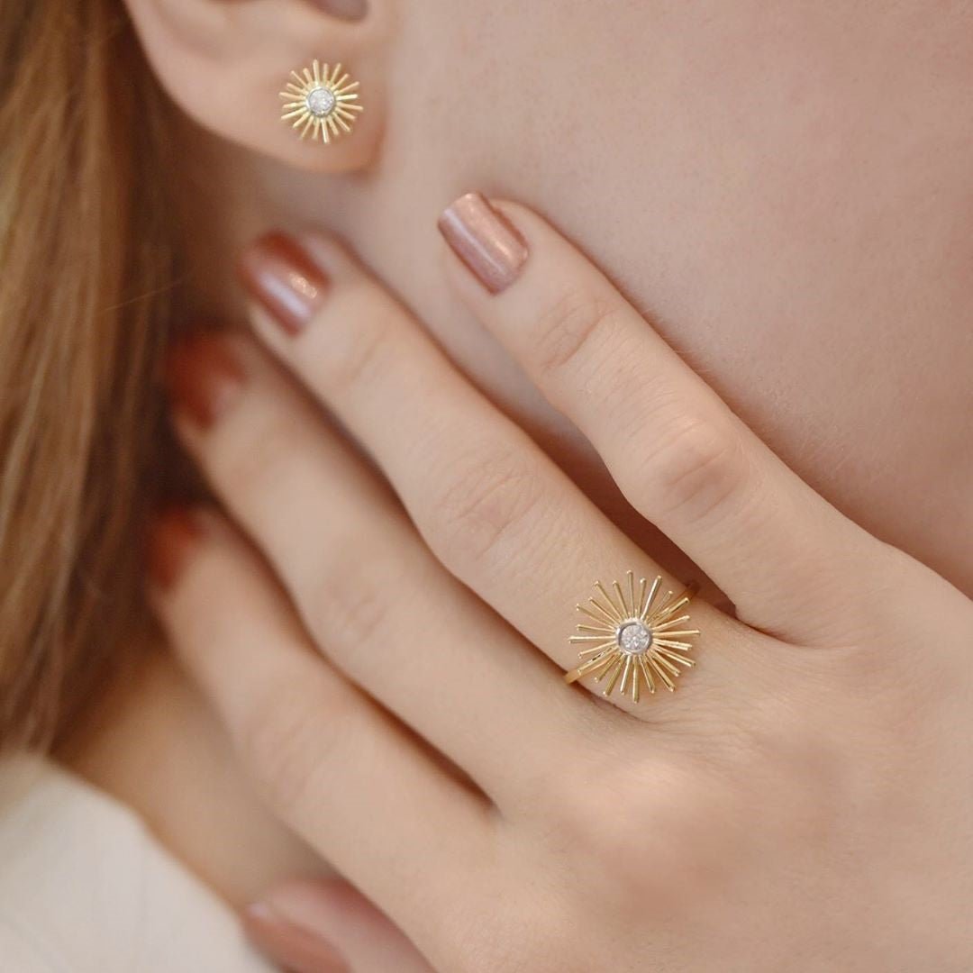 Sunshine Diamond Studs - 18k Gold - Ly