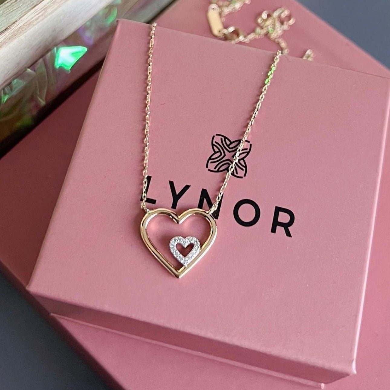 Una Heart Necklace in Diamond - 18k Gold - Lynor