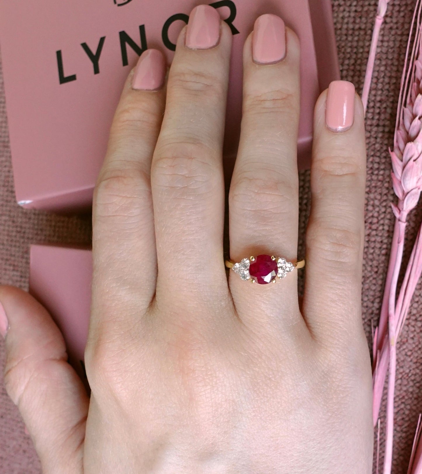 Zelie Ring in Diamond and Ruby - 18k Gold - Lynor