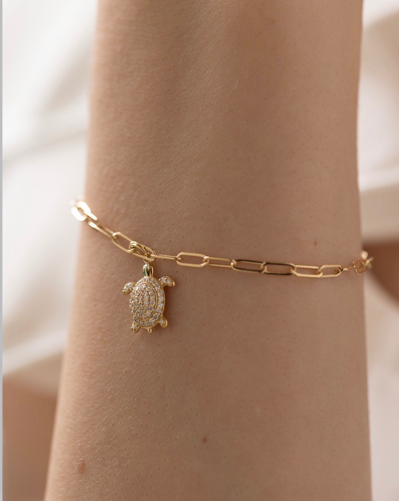 Turtle Links Bracelet in Diamond