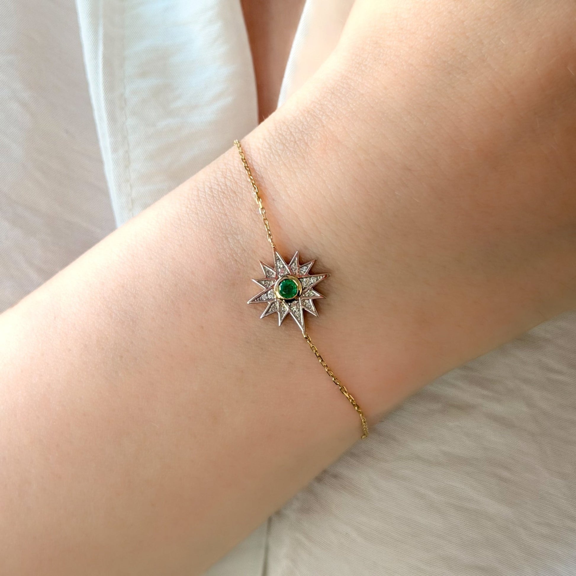 Astra Aura Bracelet in Diamond and Emerald - 18k Gold - Lynor