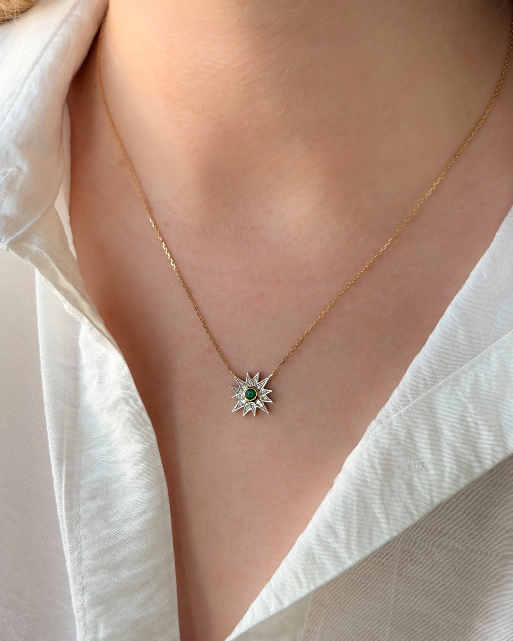 Astra Aura Necklace in Diamond and Emerald - 18k Gold - Lynor