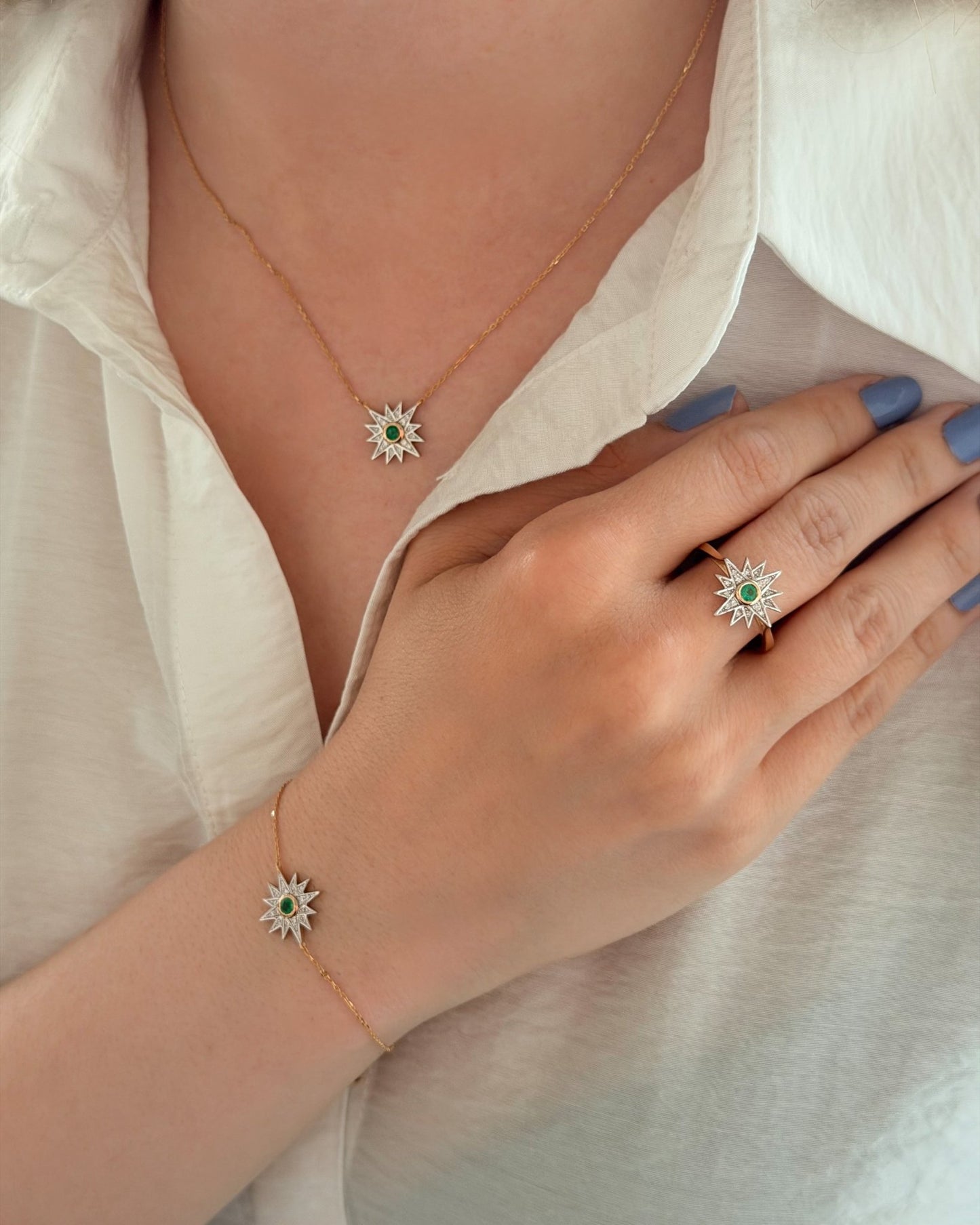 Astra Aura Necklace in Diamond and Emerald - 18k Gold - Lynor