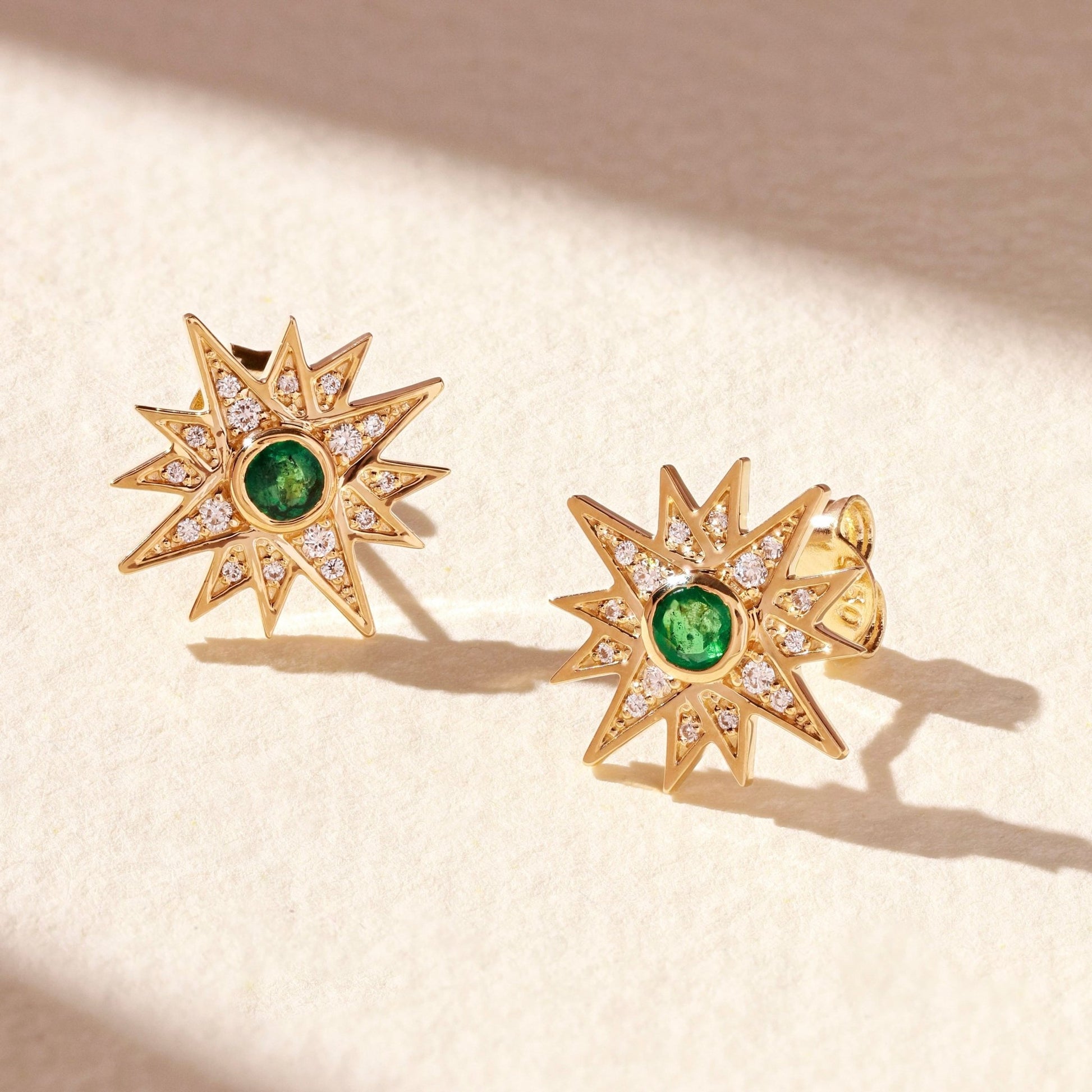 Astra Earrings in Diamond and Emerald - 18k Gold - Lynor